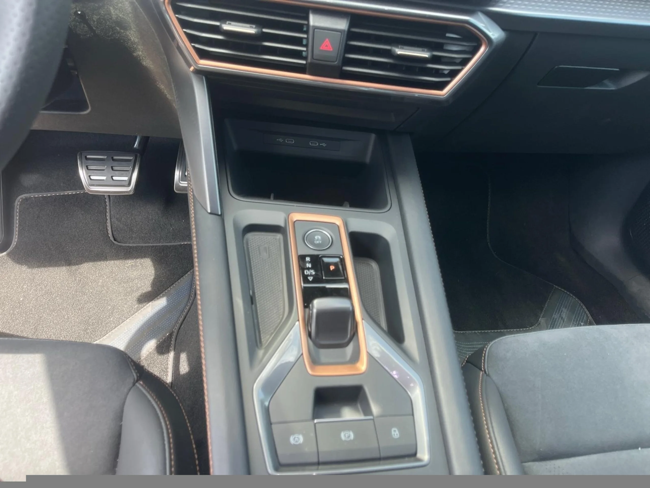 CUPRA FORMENTOR 1.5 TSI E HYB 150KW(204CV)DSG BEY MY26.6 - Foto 9