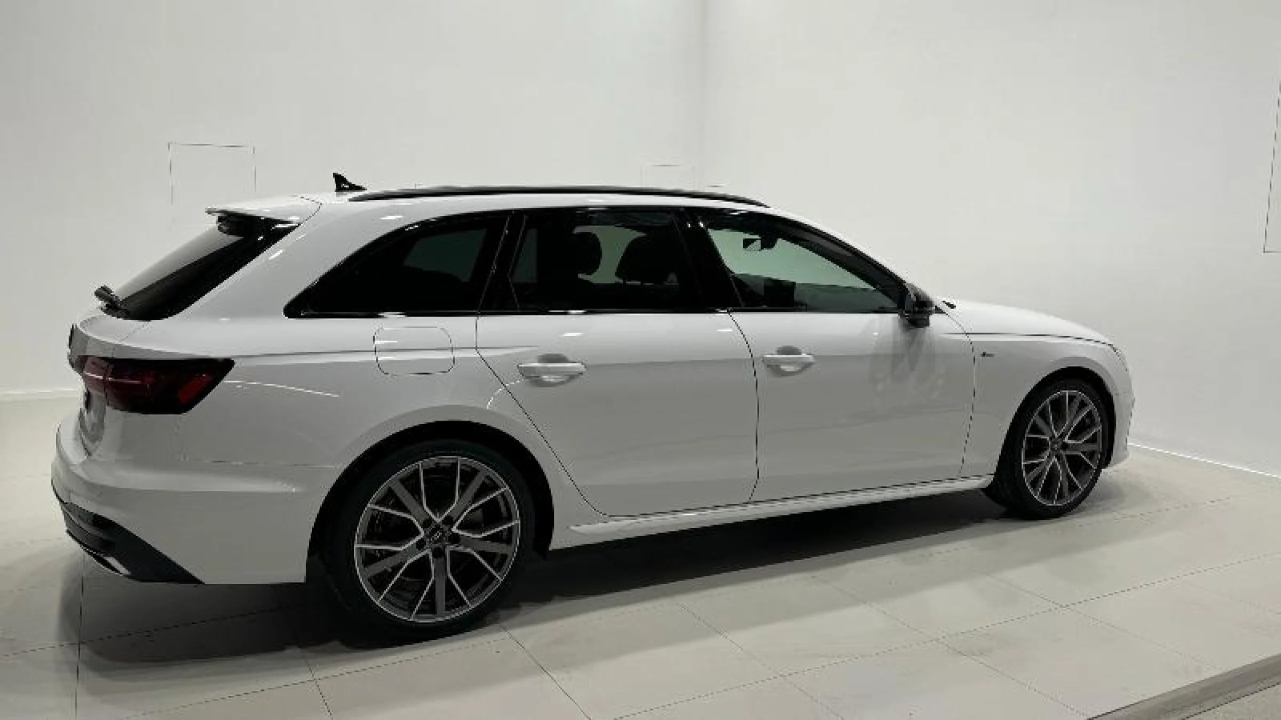 AUDI A4 AVANT BLACK LINE 35 TDI 120KW S TRONIC - Foto 3