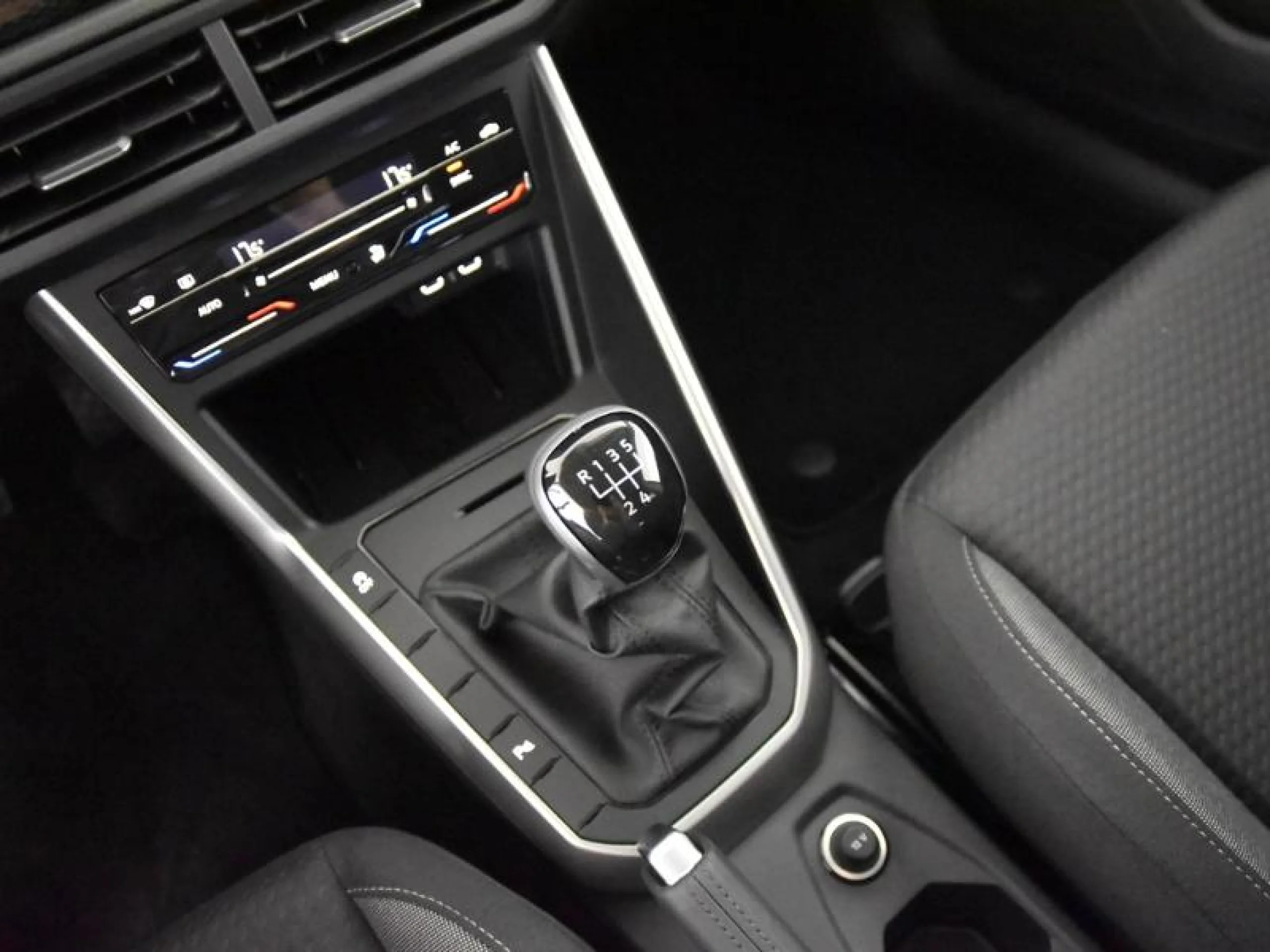 VOLKSWAGEN POLO POLO MÁS 1.0 TSI 70 KW (95 CV)  5 VEL. - Foto 10