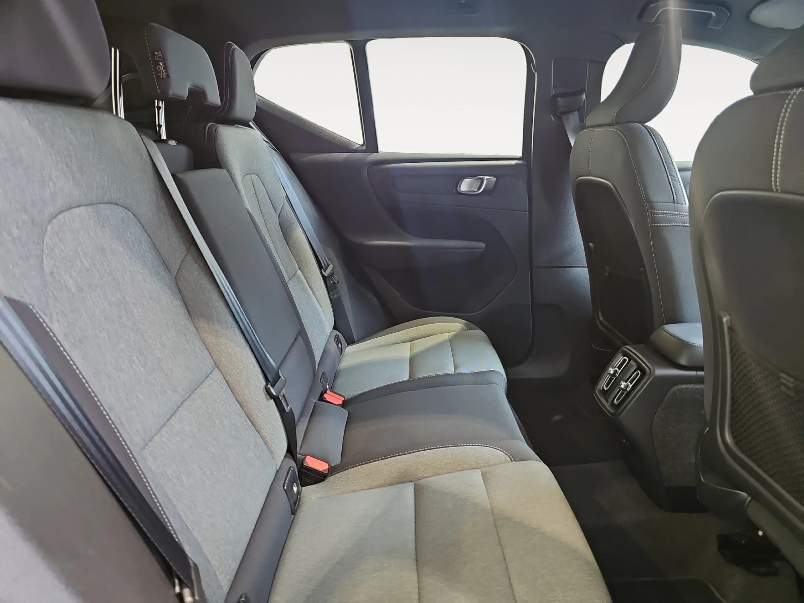 VOLVO XC40 2.0 B3 G CORE AUTO - Foto 6