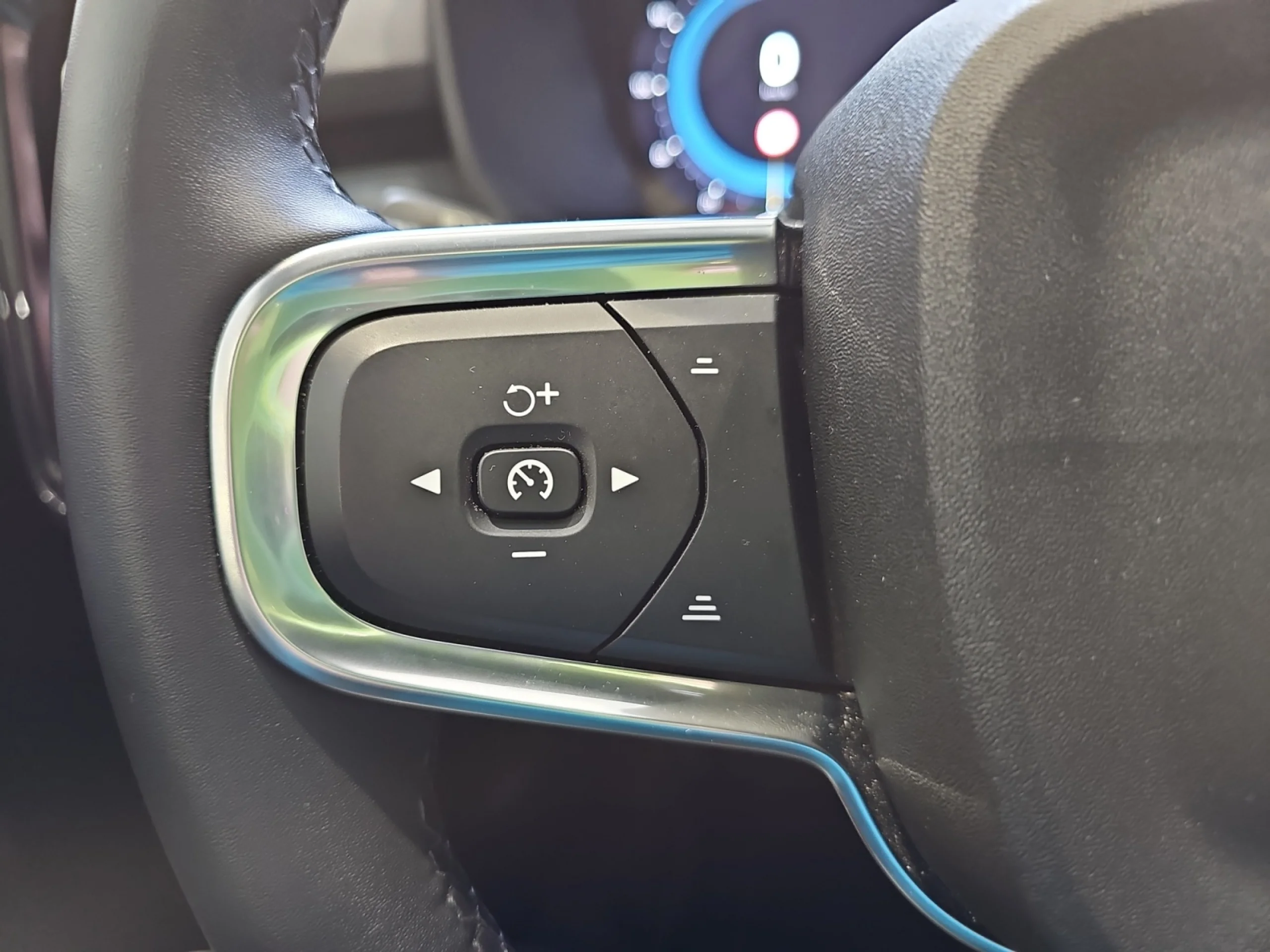 VOLVO XC40 2.0 B3 G CORE AUTO - Foto 12