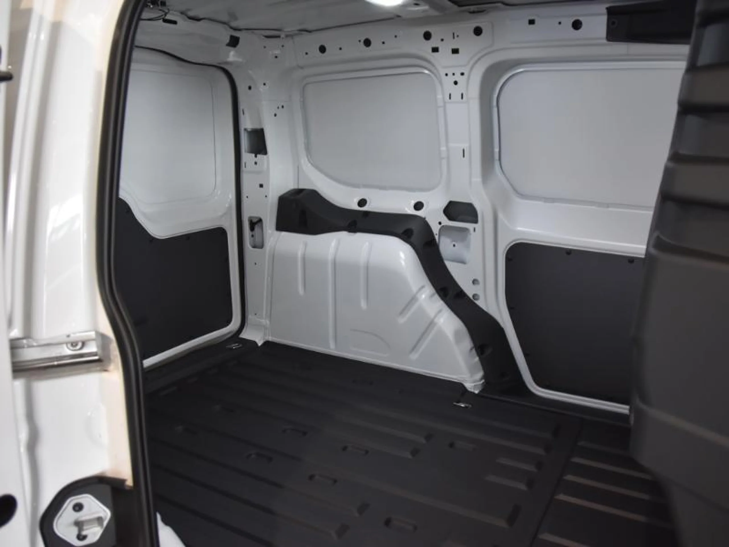 VW COMERCIALES Caddy CADDY  CARGO  1.5 TSI 85 KW (116 CV) 6 VEL. - Foto 6