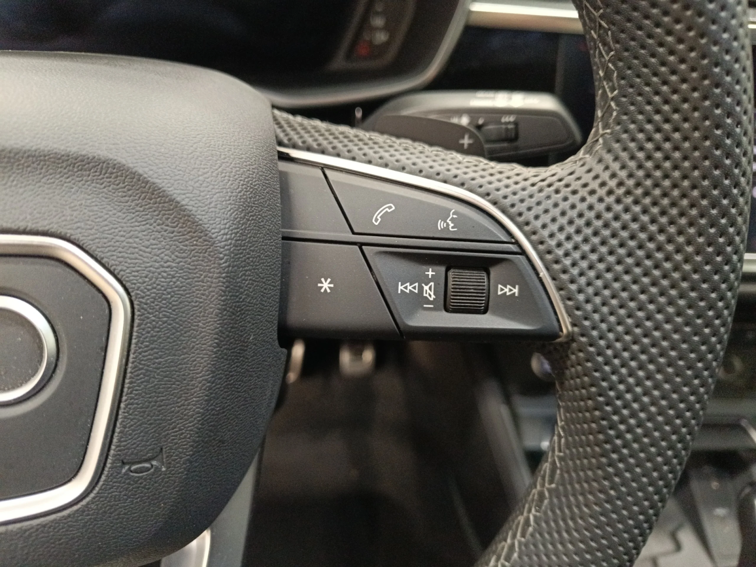 AUDI Q3 BLACK LINE 35 TDI 110KW (150CV) S TRONIC - Foto 10