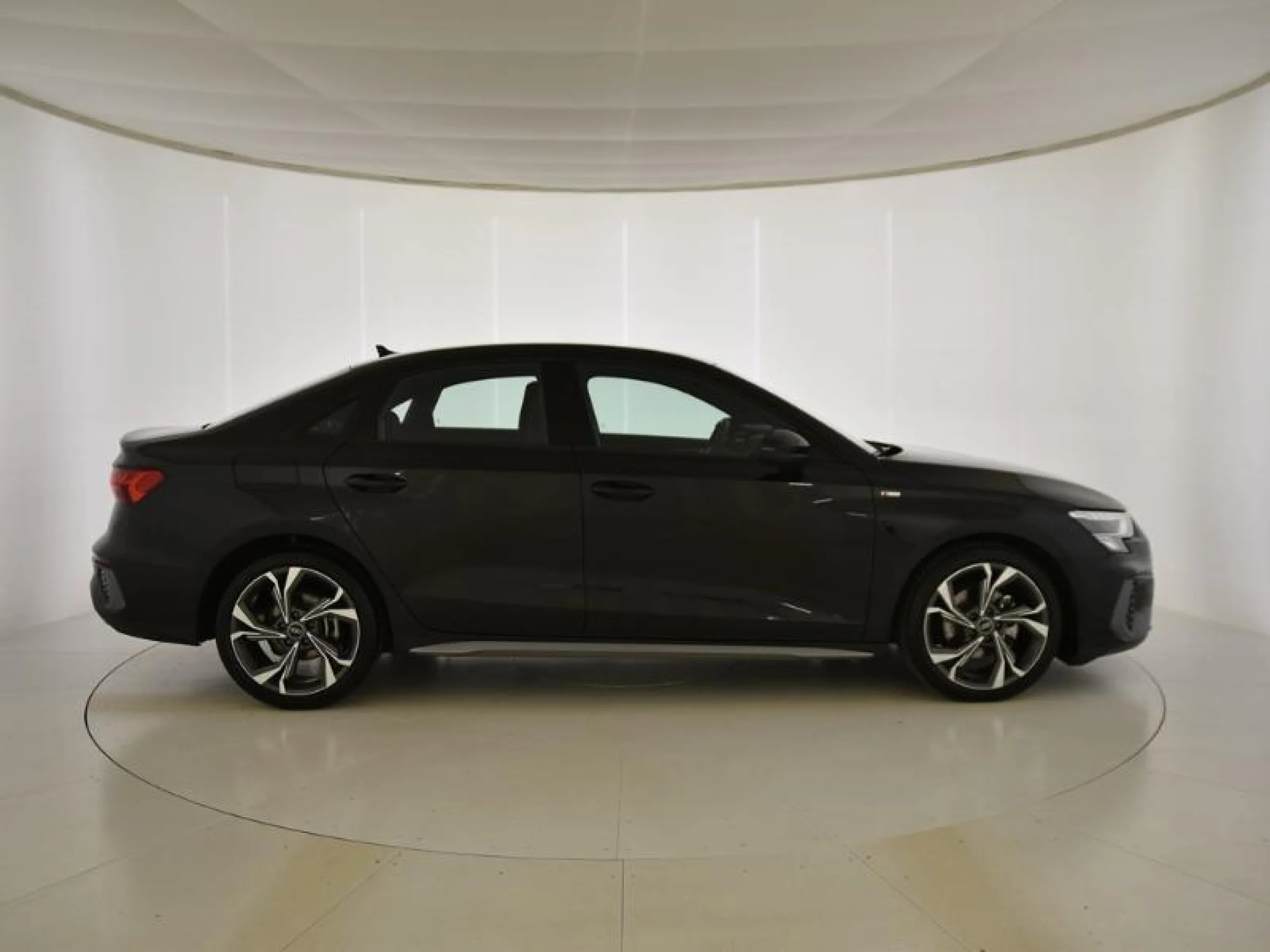 AUDI A3 SEDAN S LINE 35 TDI 110KW S TRONIC - Foto 3