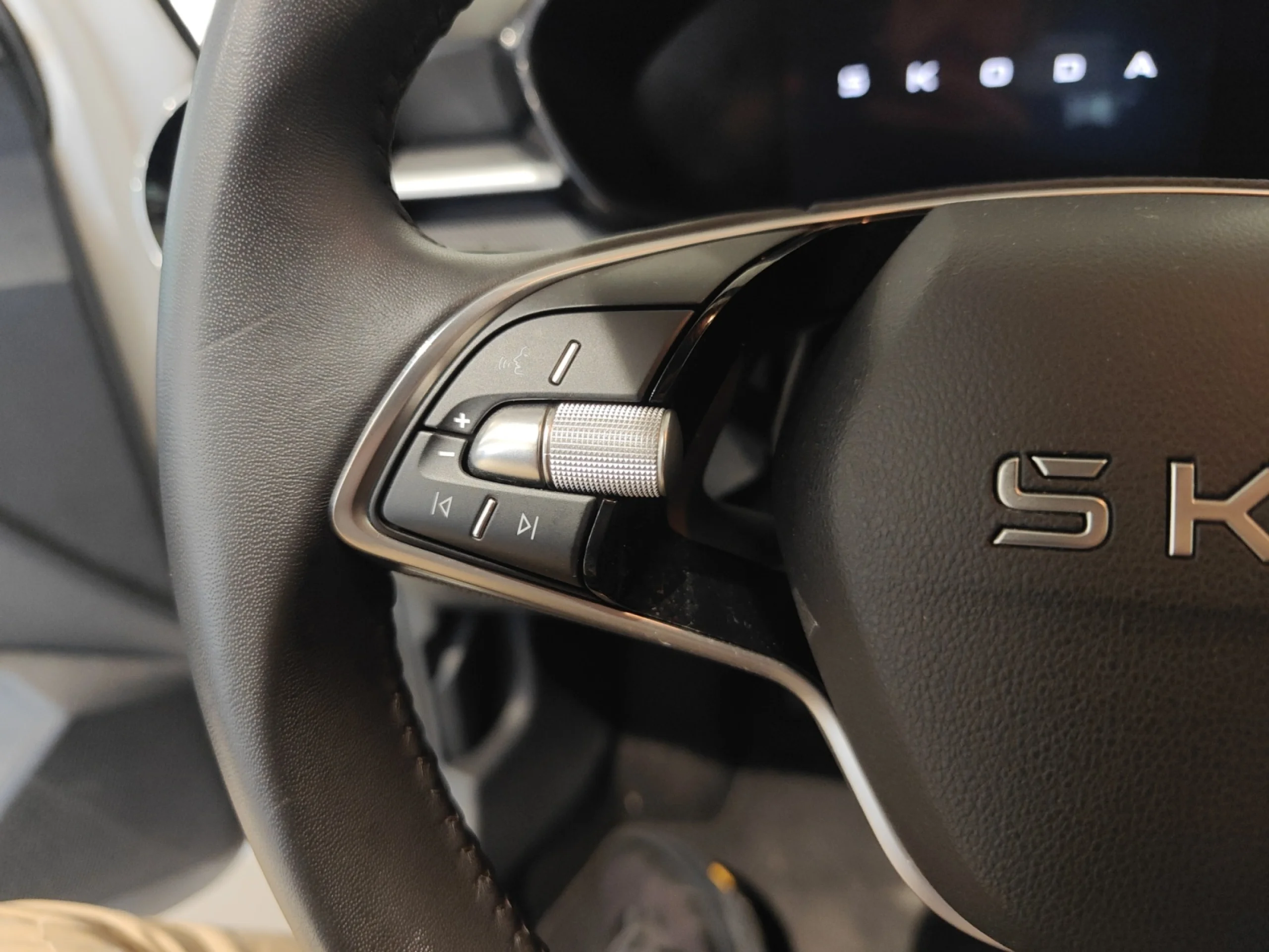 SKODA FABIA 1.0 TSI 85KW (115CV) SELECTION - Foto 10