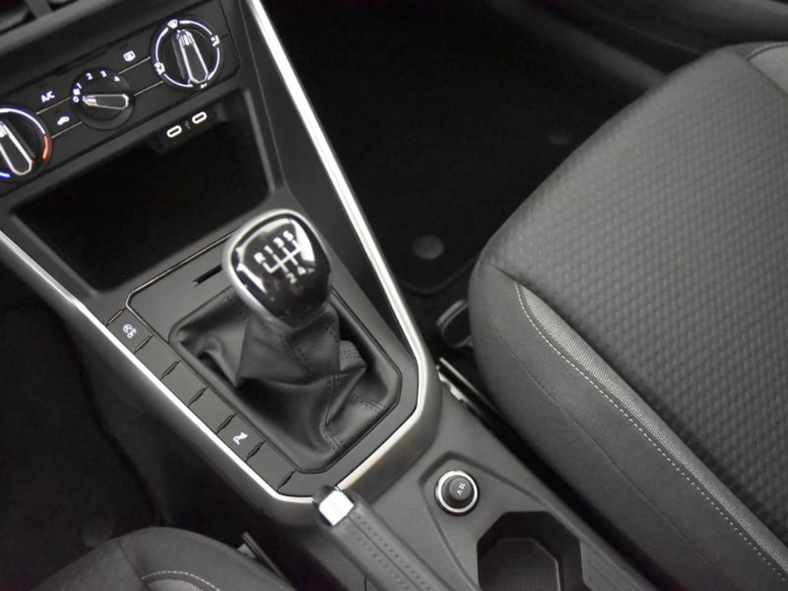 VOLKSWAGEN POLO POLO MÁS 1.0 TSI 70 KW (95 CV)  5 VEL. - Foto 11