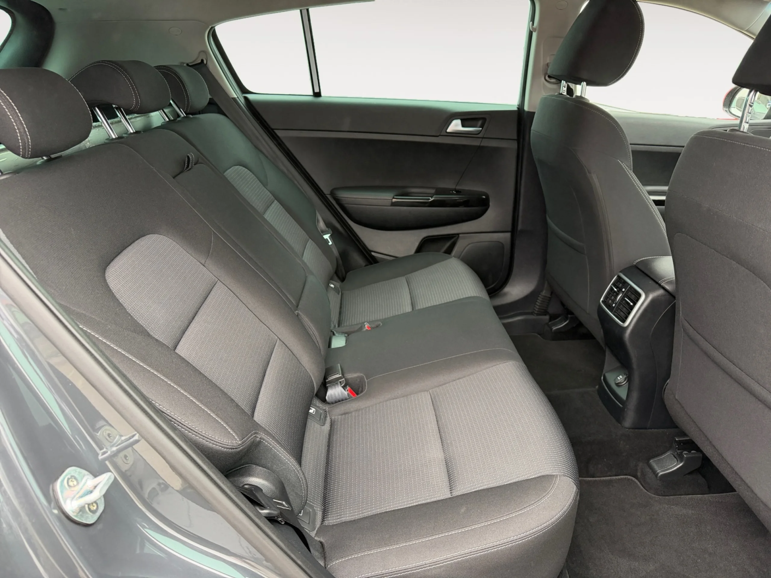 KIA SPORTAGE 1.6 MHEV DRIVE 100KW (136CV) 4X2 - Foto 6