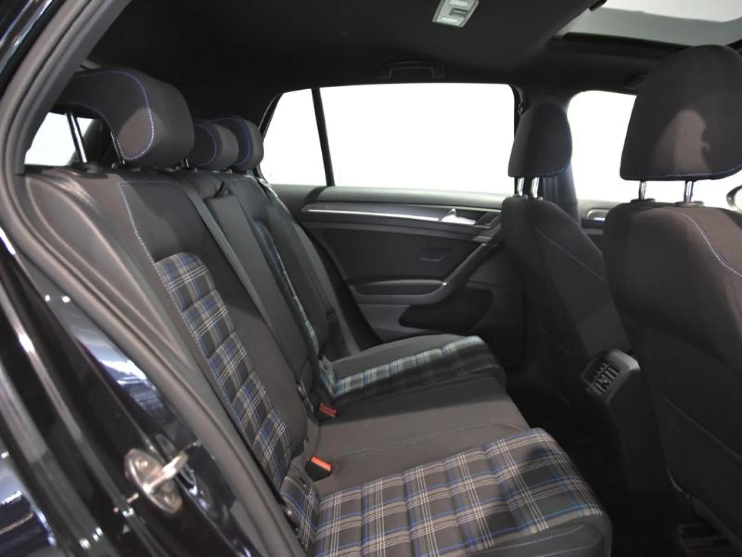 VOLKSWAGEN GOLF GTE 1.4 TSI E POWER 150KW (204CV) DSG - Foto 6