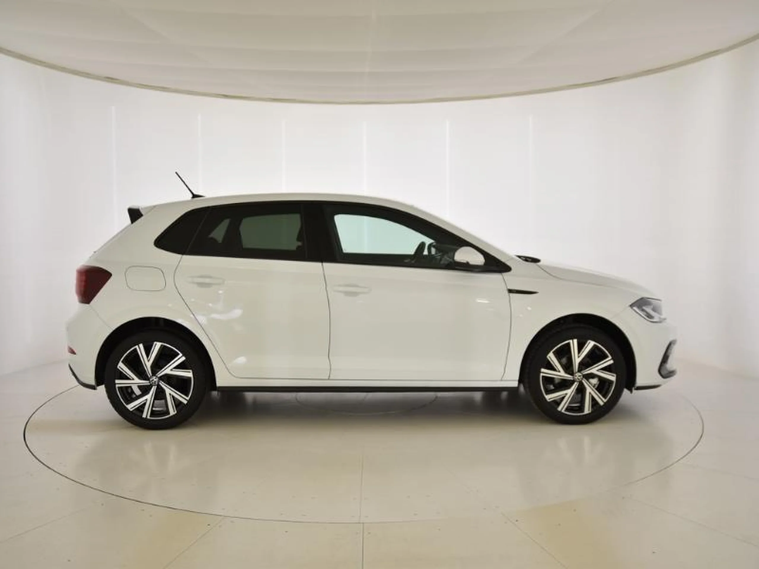 VOLKSWAGEN POLO POLO R LINE 1.0 TSI 70 KW (95 CV)  5 VEL. - Foto 3