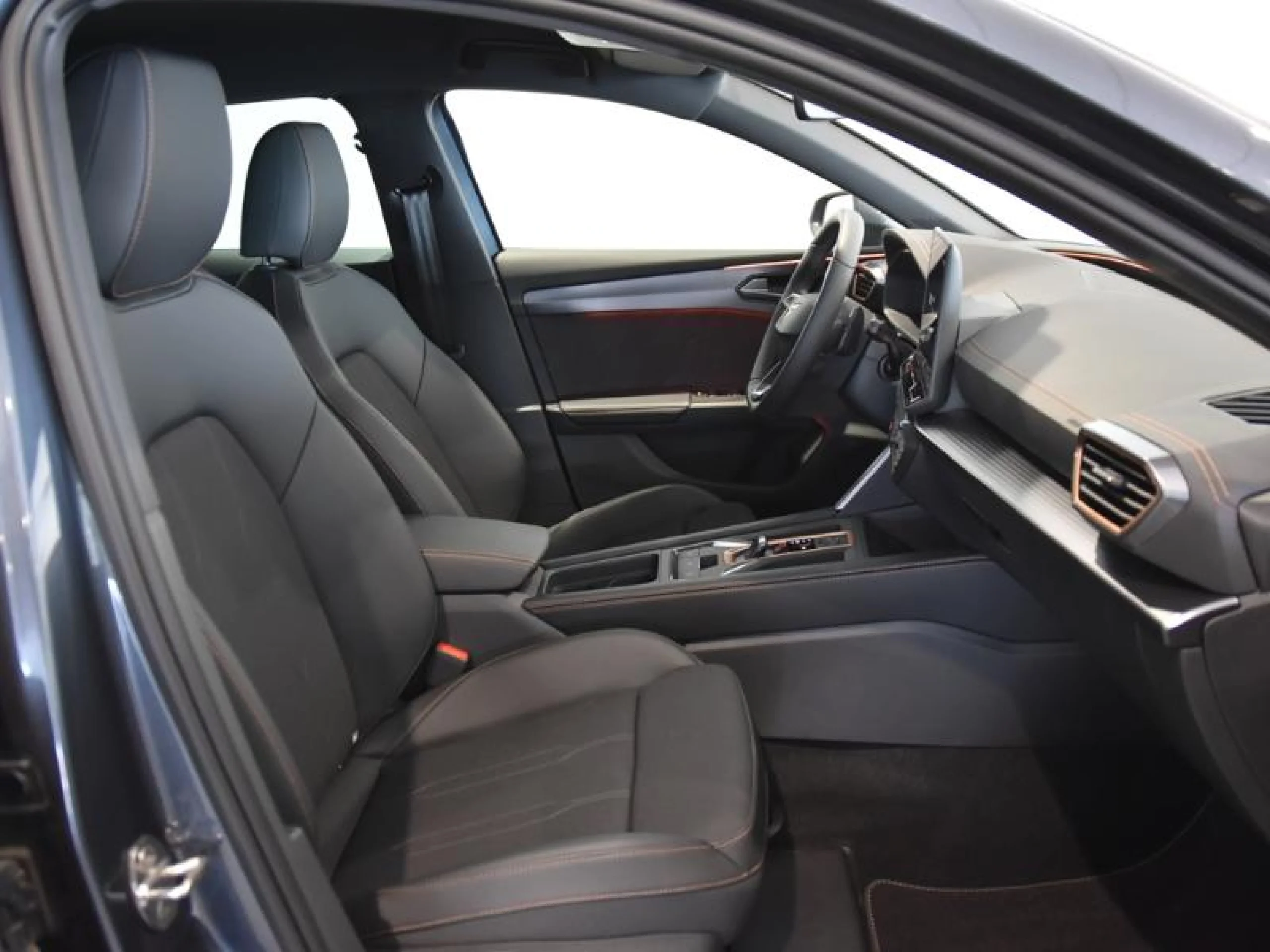 CUPRA LEON 1.5 ETSI 110KW (150CV) DSG - Foto 5