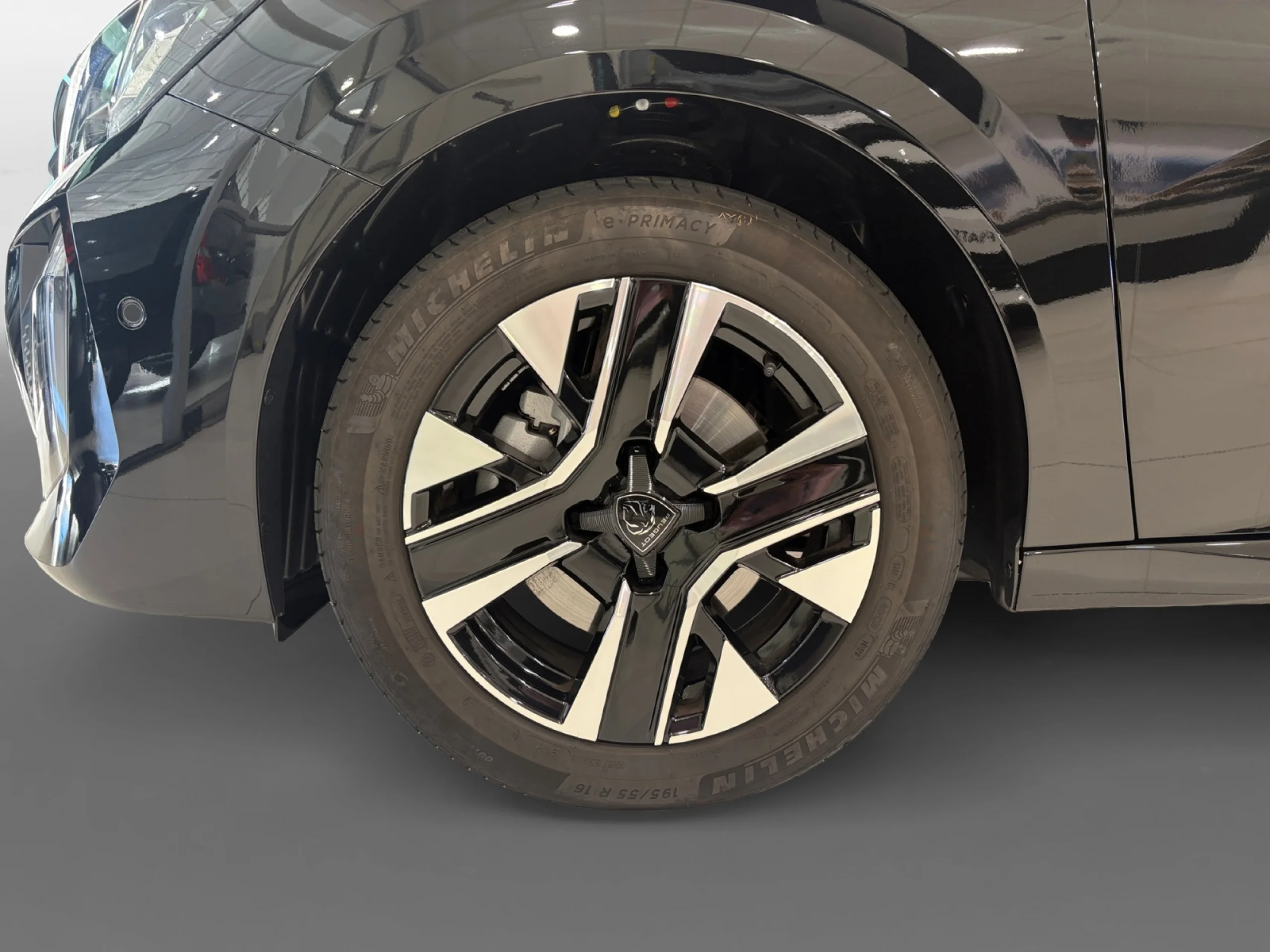 PEUGEOT 208 ALLURE HYBRID 110 EDCS6 - Foto 9
