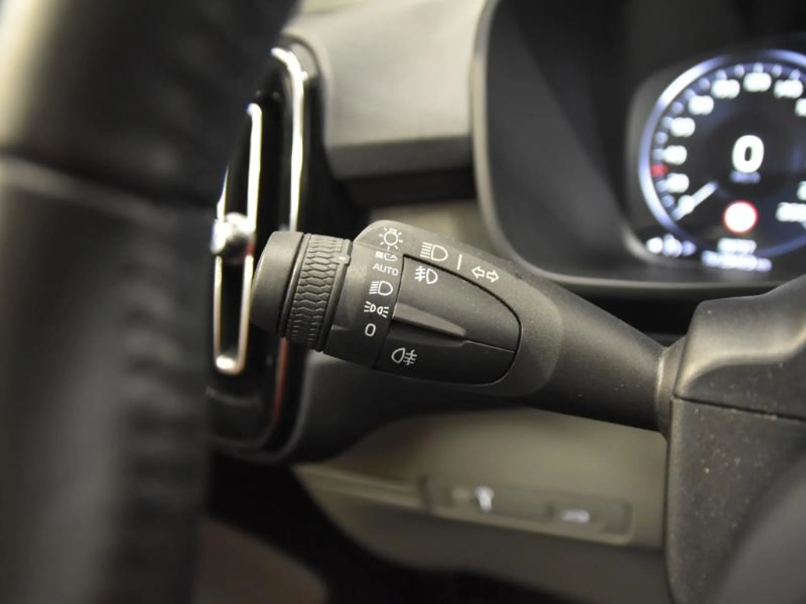 VOLVO XC40 2.0 D3 AWD AUTO - Foto 19