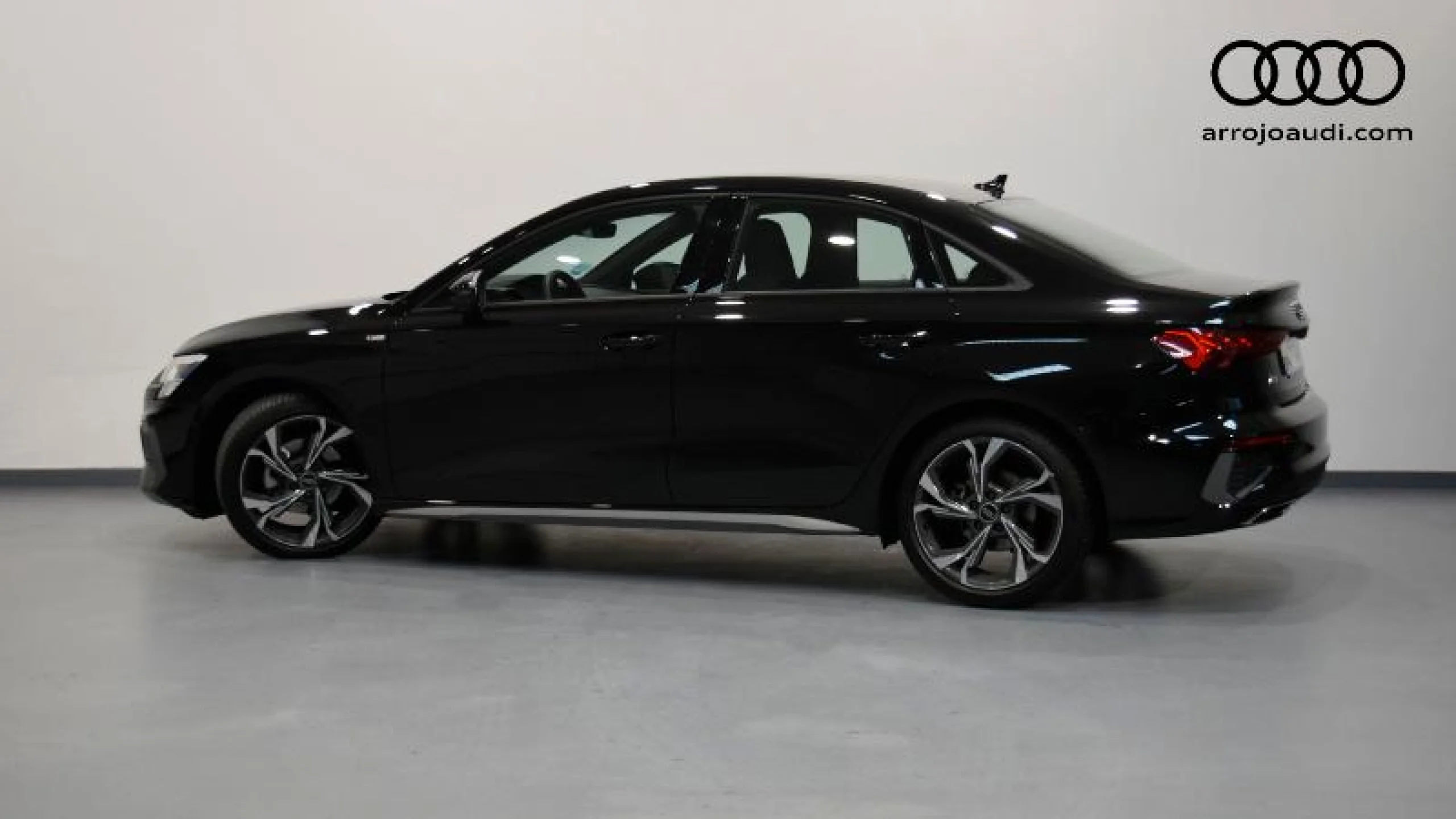 AUDI A3 SEDAN S LINE 35 TFSI 110KW S TRONIC - Foto 2