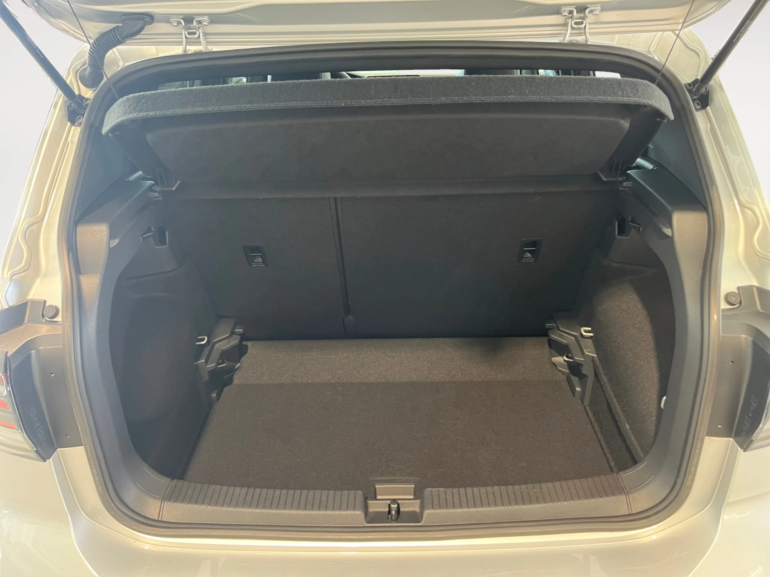 VOLKSWAGEN T CROSS R LINE 1.5 TSI 110KW (150CV) DSG - Foto 7
