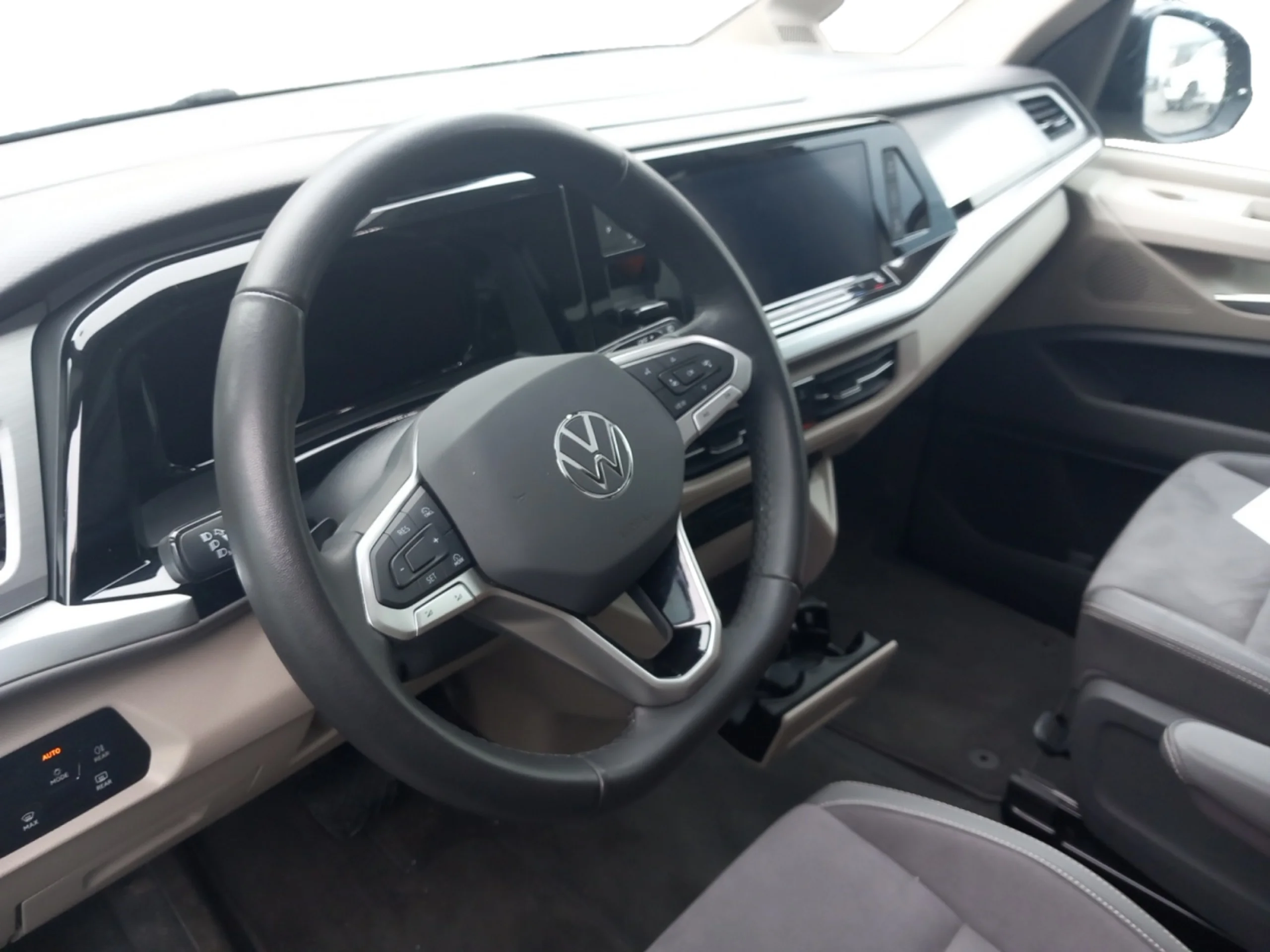 VOLKSWAGEN Multivan LIFE 2.0 TDI 110KW (150CV) DSG B.CORTA - Foto 9