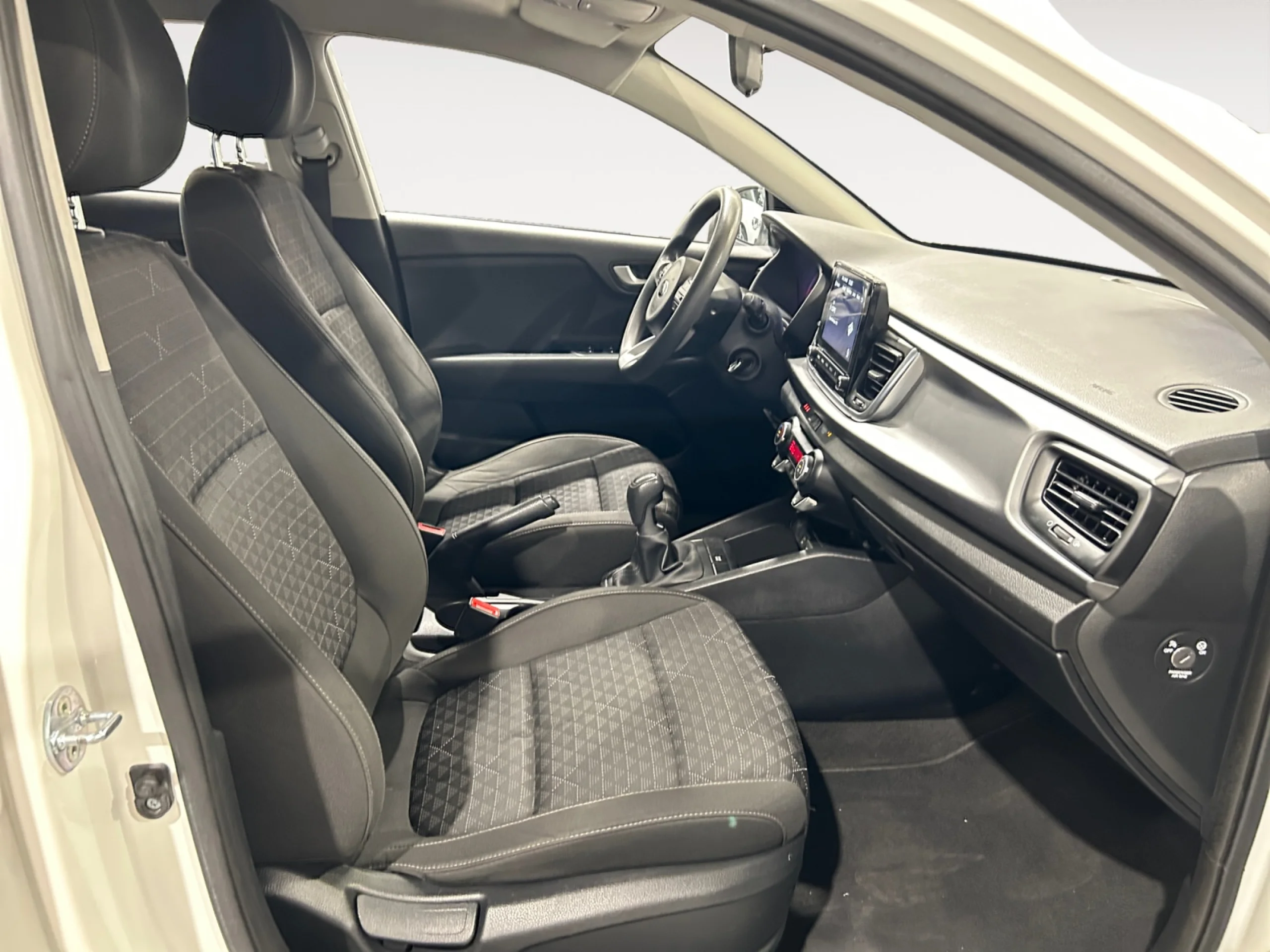 KIA Rio 1.0 T GDI 74KW (100CV) MHEV IMT CONCEPT - Foto 5