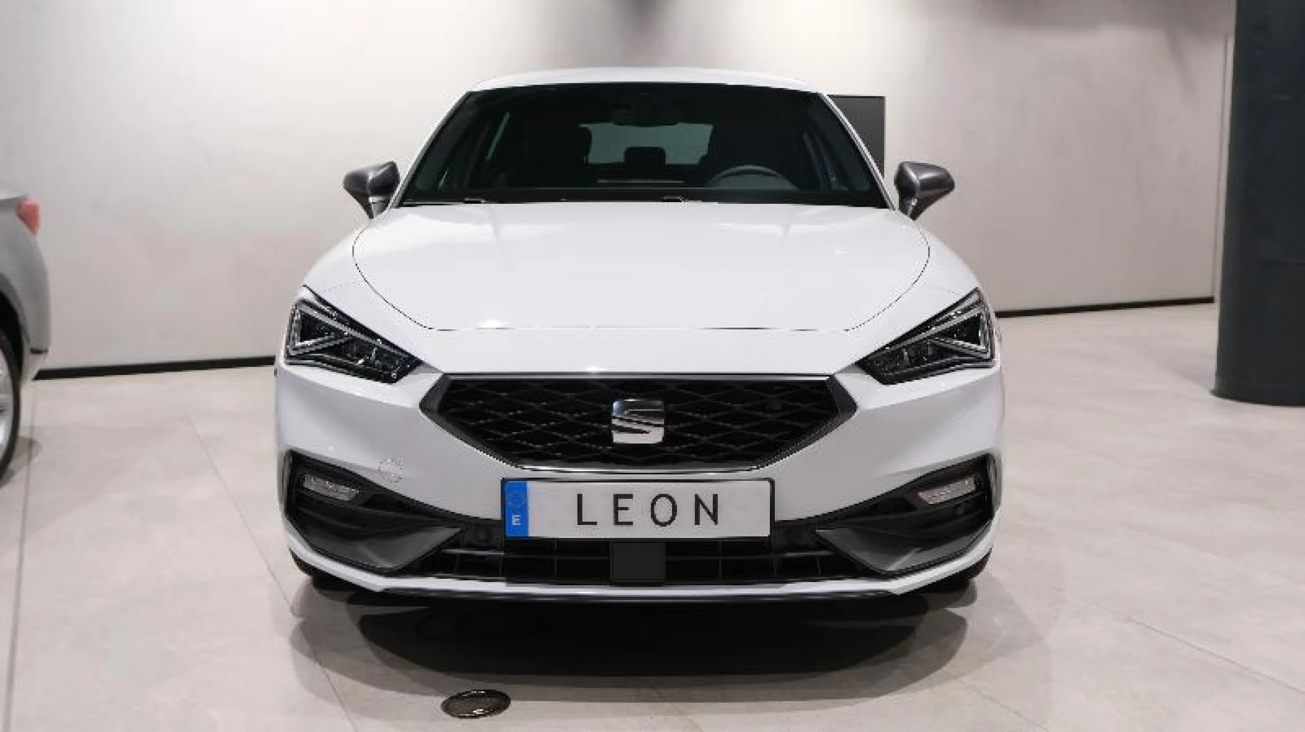 SEAT NUEVO LEON 1.4 E HYBRID DSG 6 S&S FR XL - Foto 1