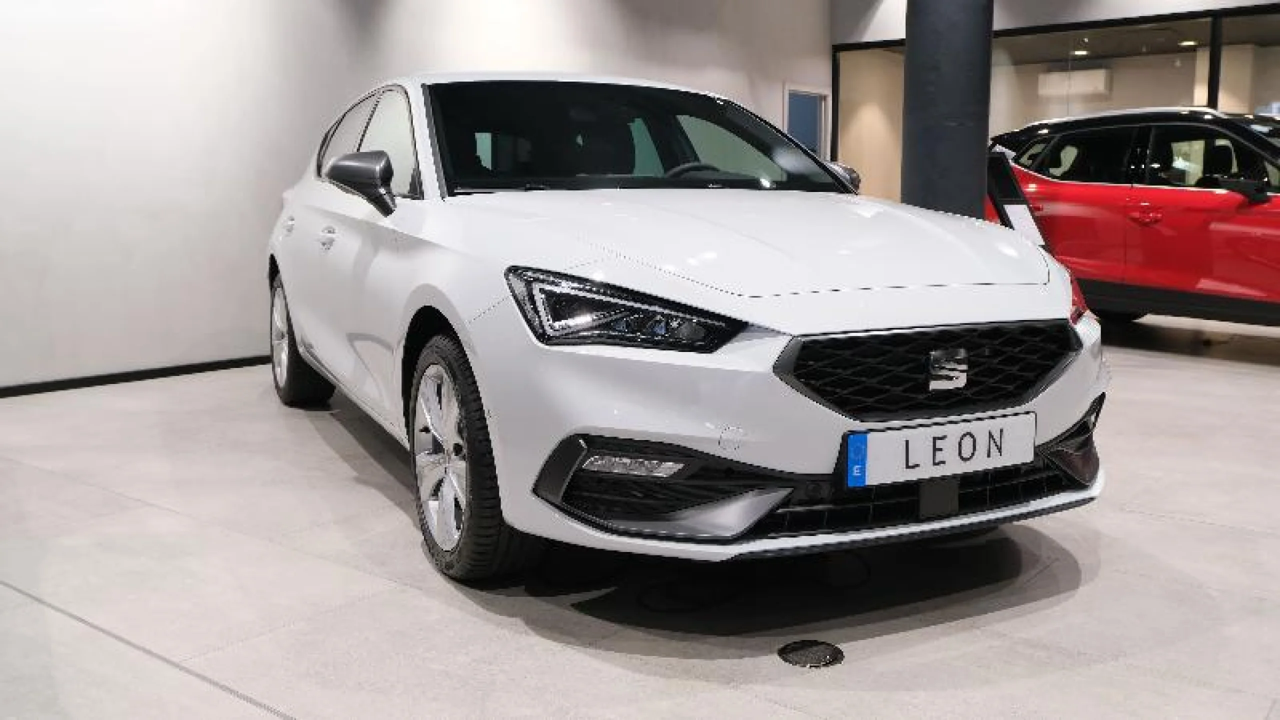 SEAT NUEVO LEON 1.4 E HYBRID DSG 6 S&S FR XL - Foto 2