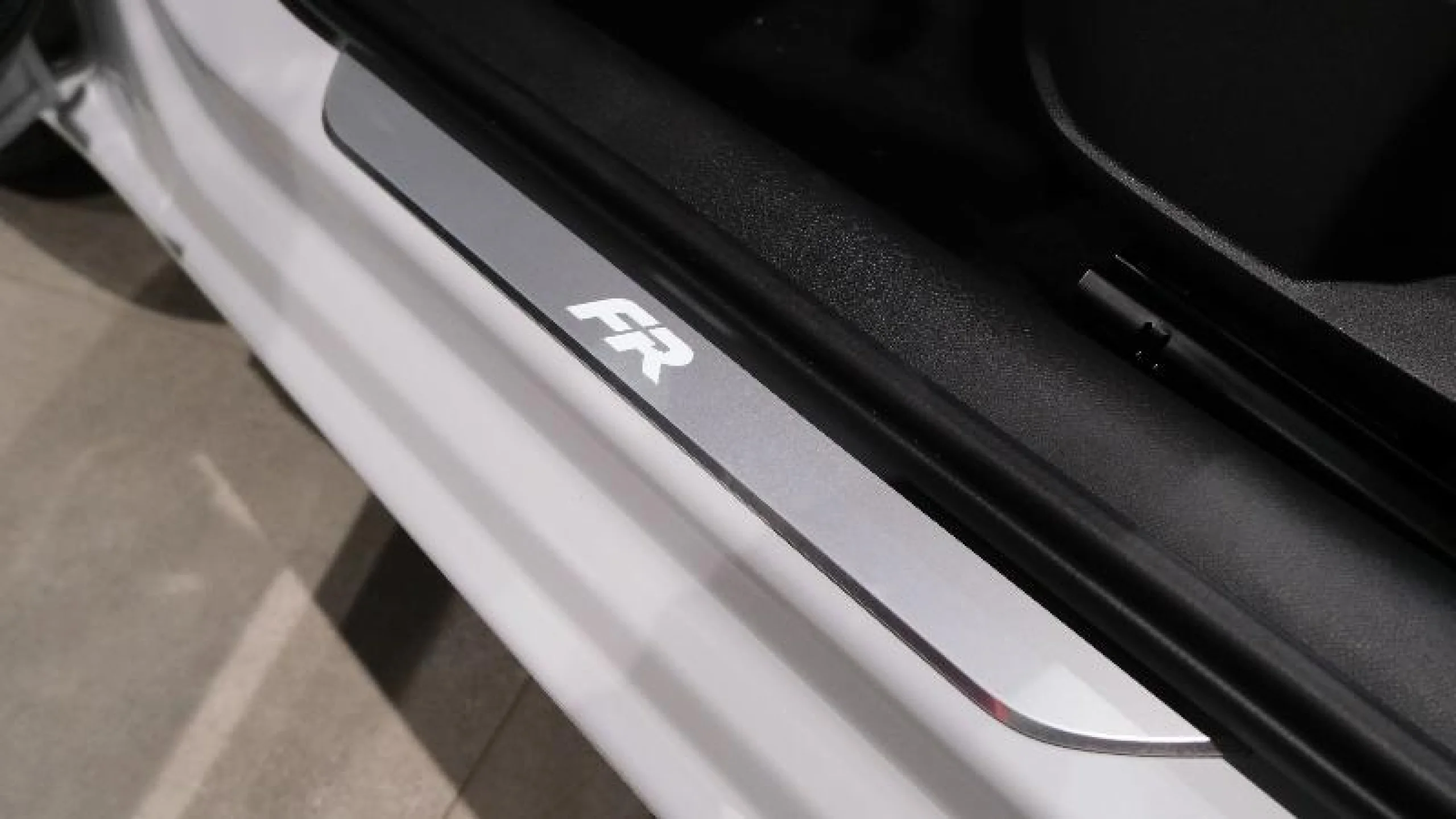 SEAT NUEVO LEON 1.4 E HYBRID DSG 6 S&S FR XL - Foto 15