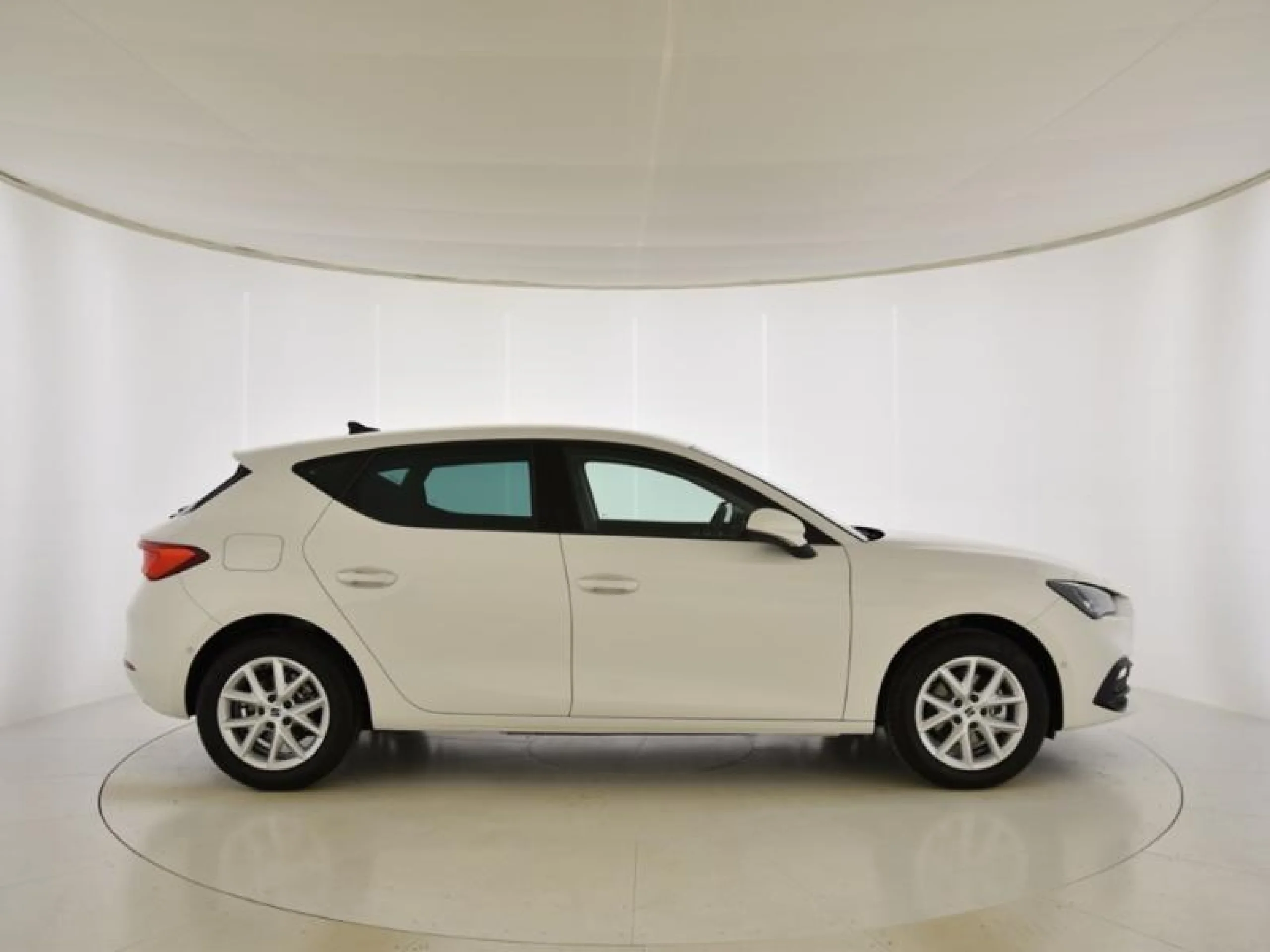 SEAT NUEVO LEON 1.0 TSI 81KW S&S STYLE XL - Foto 2