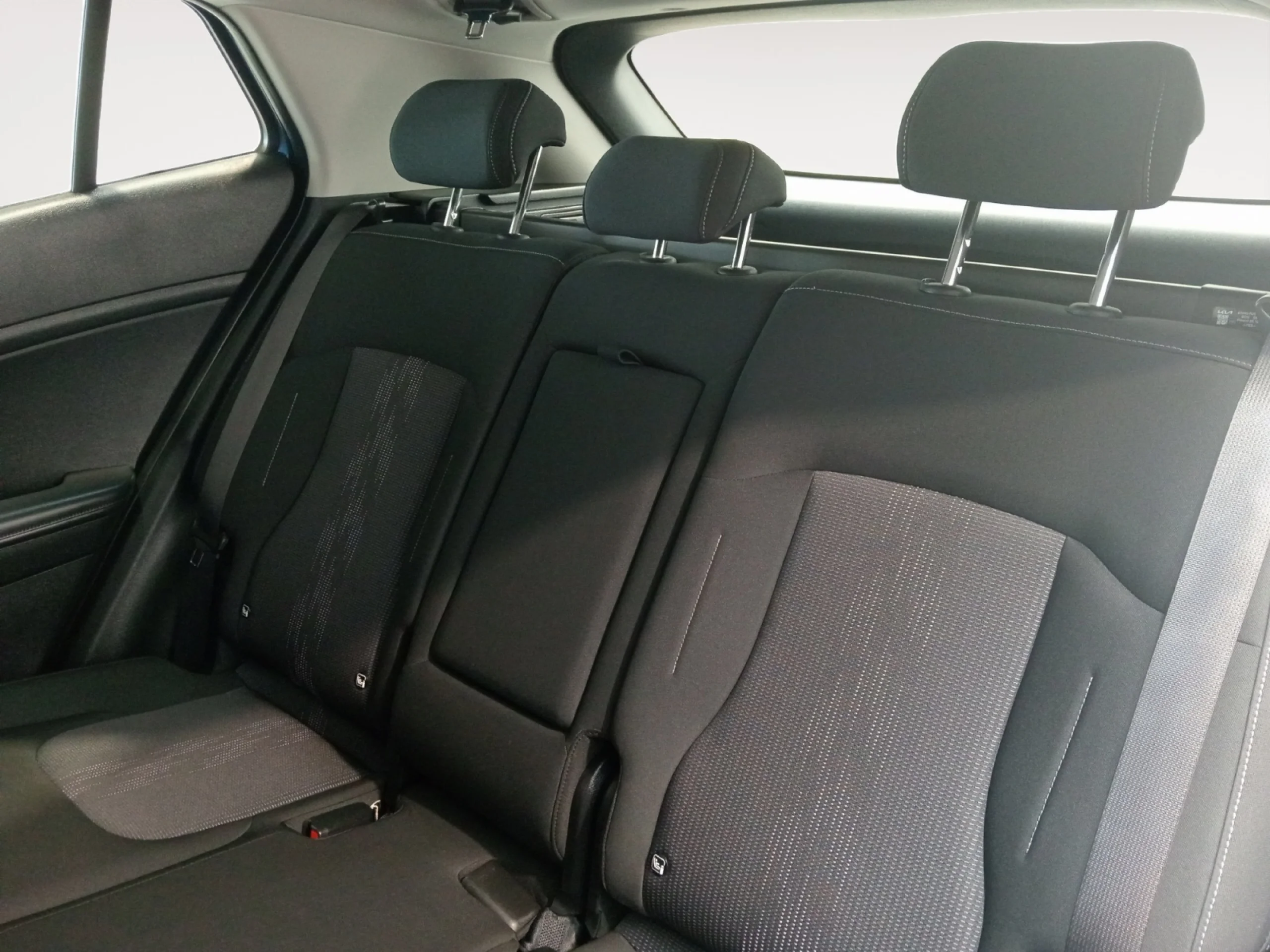 KIA SPORTAGE 1.6 CRDI MHEV 100KW (136CV) BUSINESS 4X2 - Foto 6