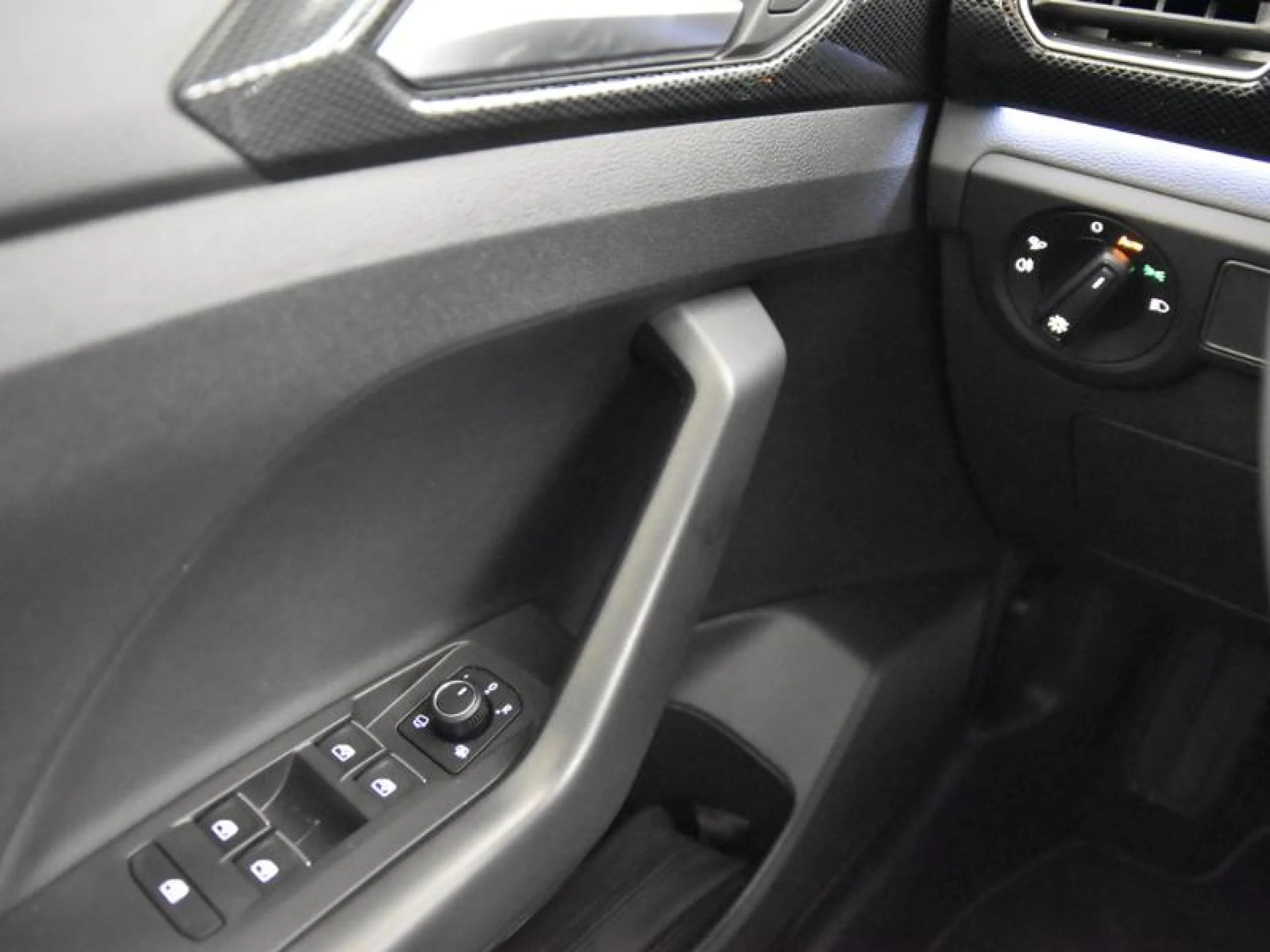 VOLKSWAGEN T CROSS T CROSS R LINE 1.0 TSI 85 KW (115 CV)  AUTOM TICO DSG 7 VEL. - Foto 16