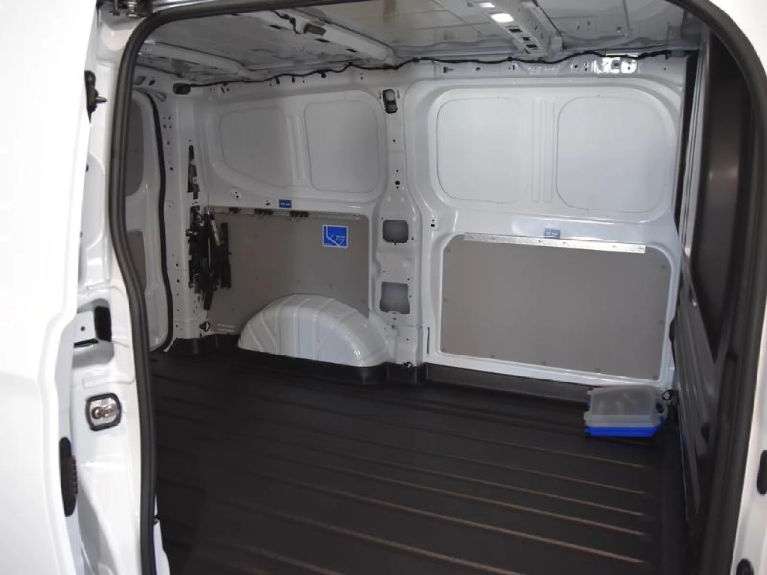 VW COMERCIALES Transporter TRANSPORTER   FURGÓN  BATALLA CORTA  2.0 TDI 81 KW (110 CV) 6 VEL. - Foto 6