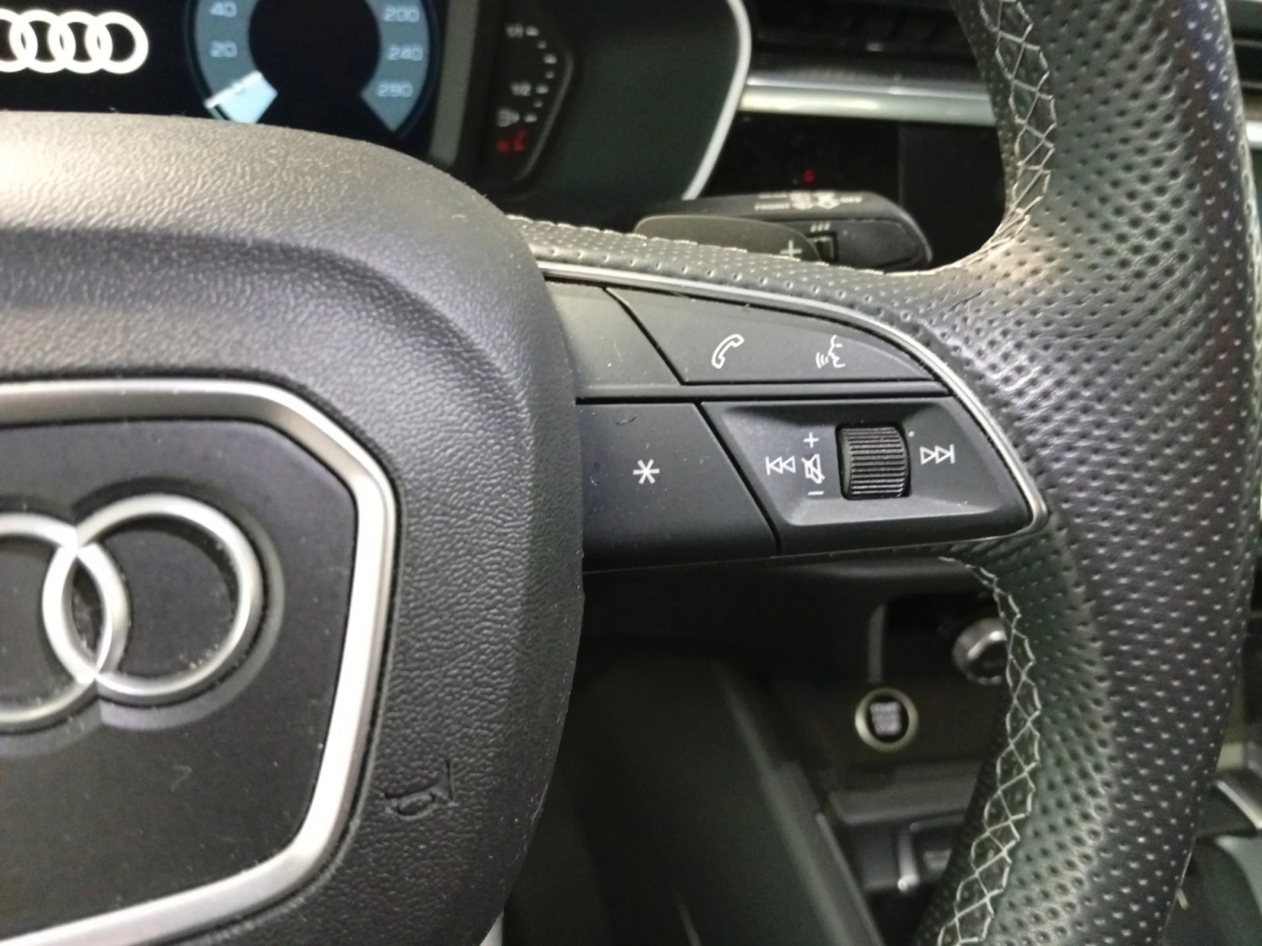 AUDI Q3 BLACK LINE 35 TDI 110KW (150CV) S TRONIC - Foto 10