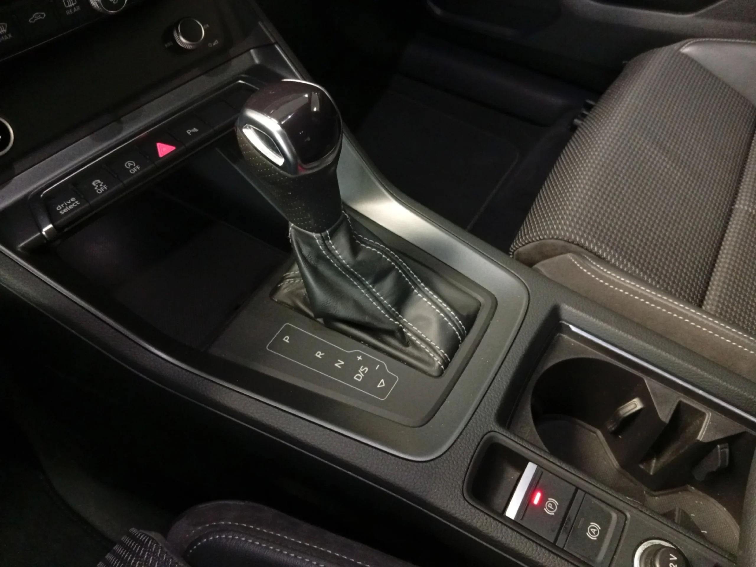 AUDI Q3 BLACK LINE 35 TDI 110KW (150CV) S TRONIC - Foto 16