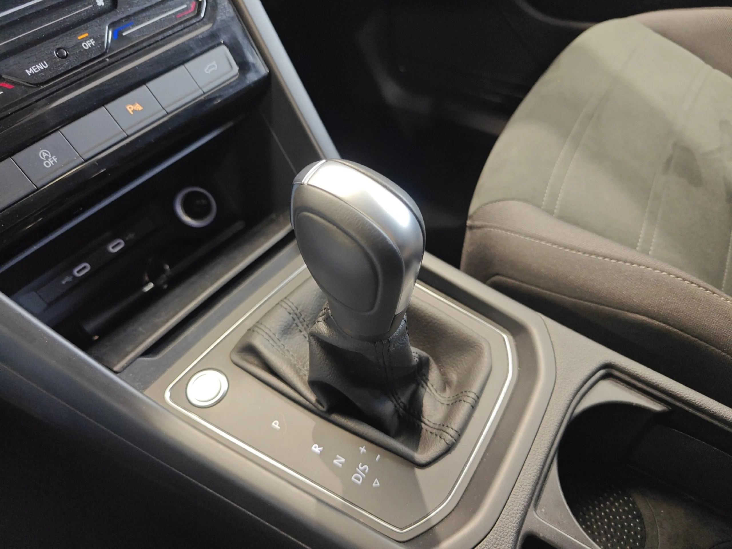 VOLKSWAGEN TOURAN ··MÁS·· 2.0 TDI 110KW (150CV) DSG - Foto 17