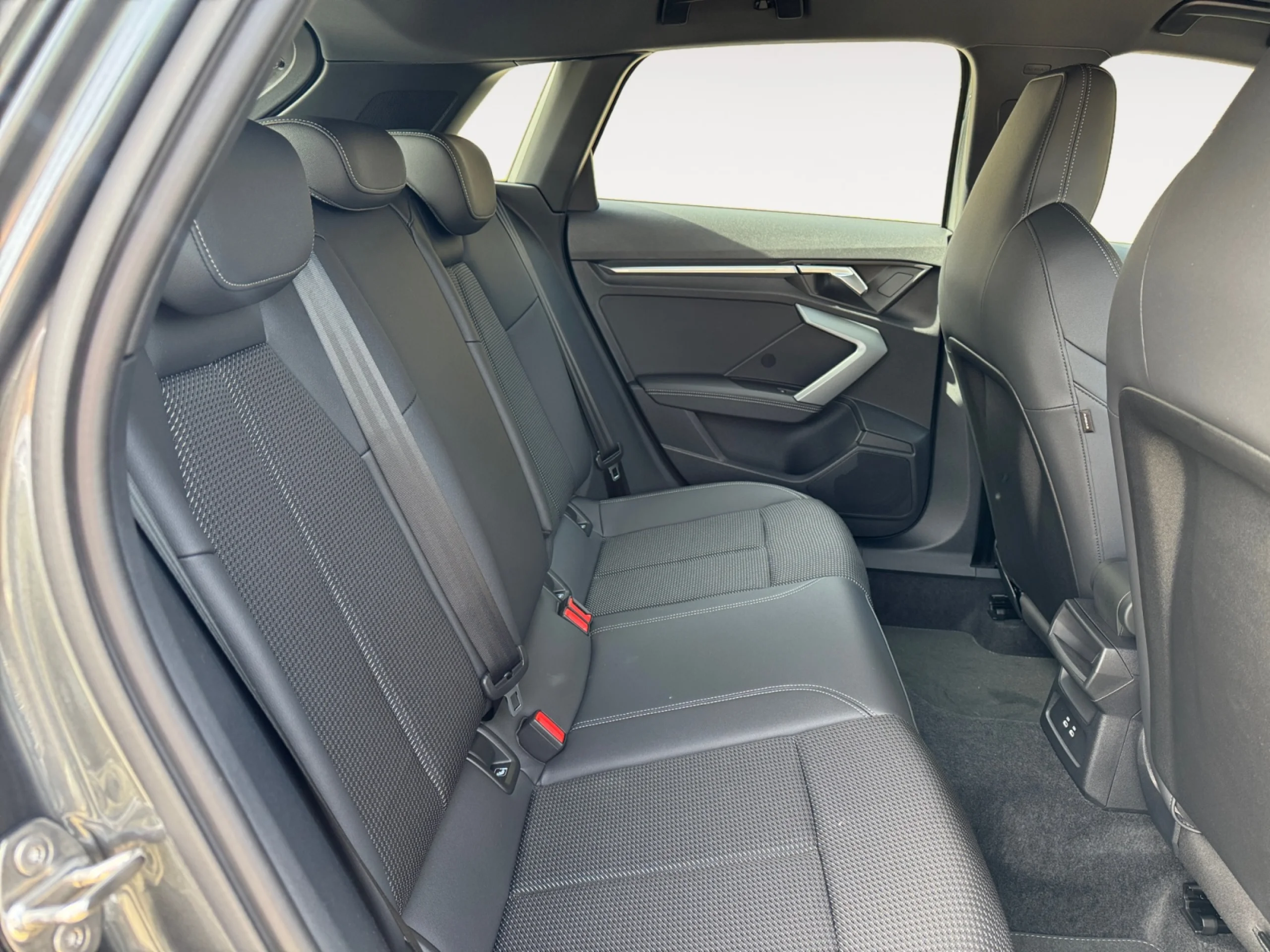 AUDI A3 SPORTBACK GENUINE ED TFSI E 150KW S TRON - Foto 6