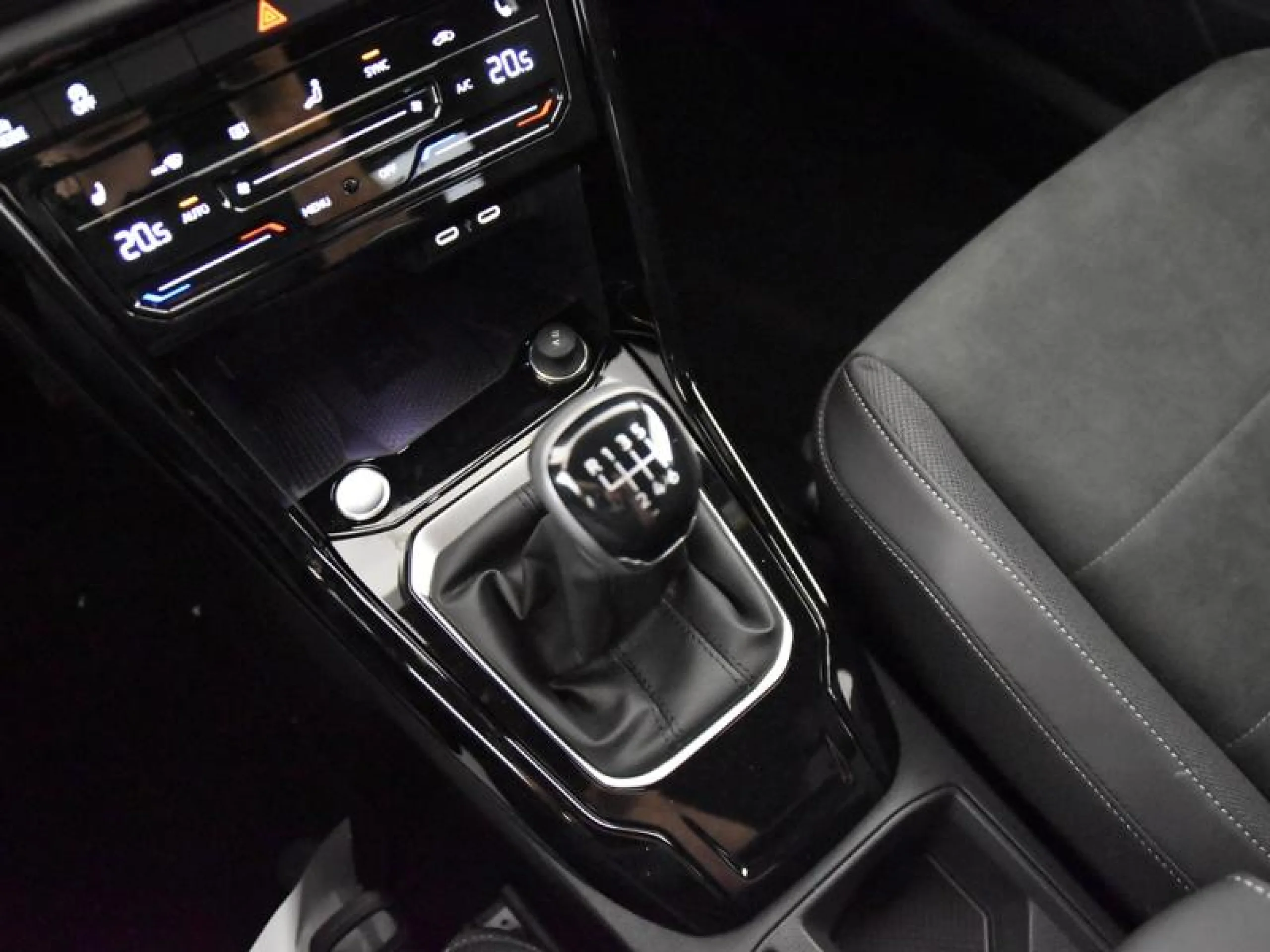 VOLKSWAGEN T ROC T ROC DARK LINE 1.0 TSI 85 KW (115 CV)  6 VEL. - Foto 11