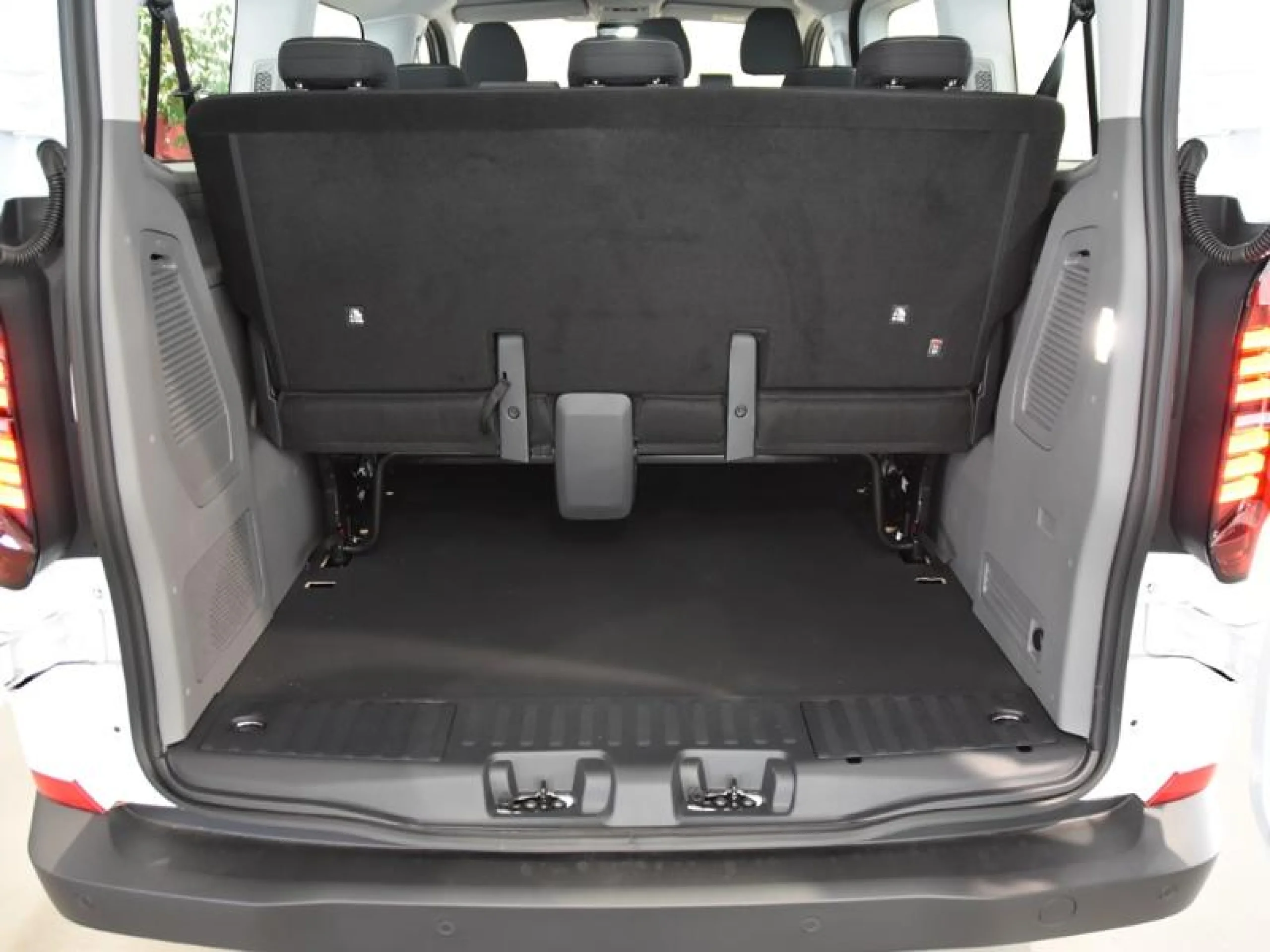 VW COMERCIALES CARAVELLE CARAVELLE   CARAVELLE  BATALLA CORTA  2.0 TDI 81 KW (110 CV) 6 VEL. - Foto 7