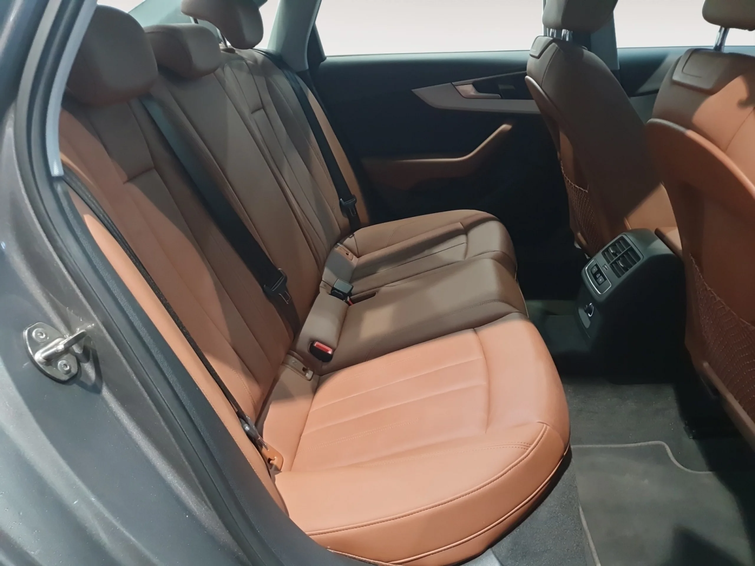 AUDI A4 ADVANCED 30 TDI 100KW (136CV) S TRONIC - Foto 8