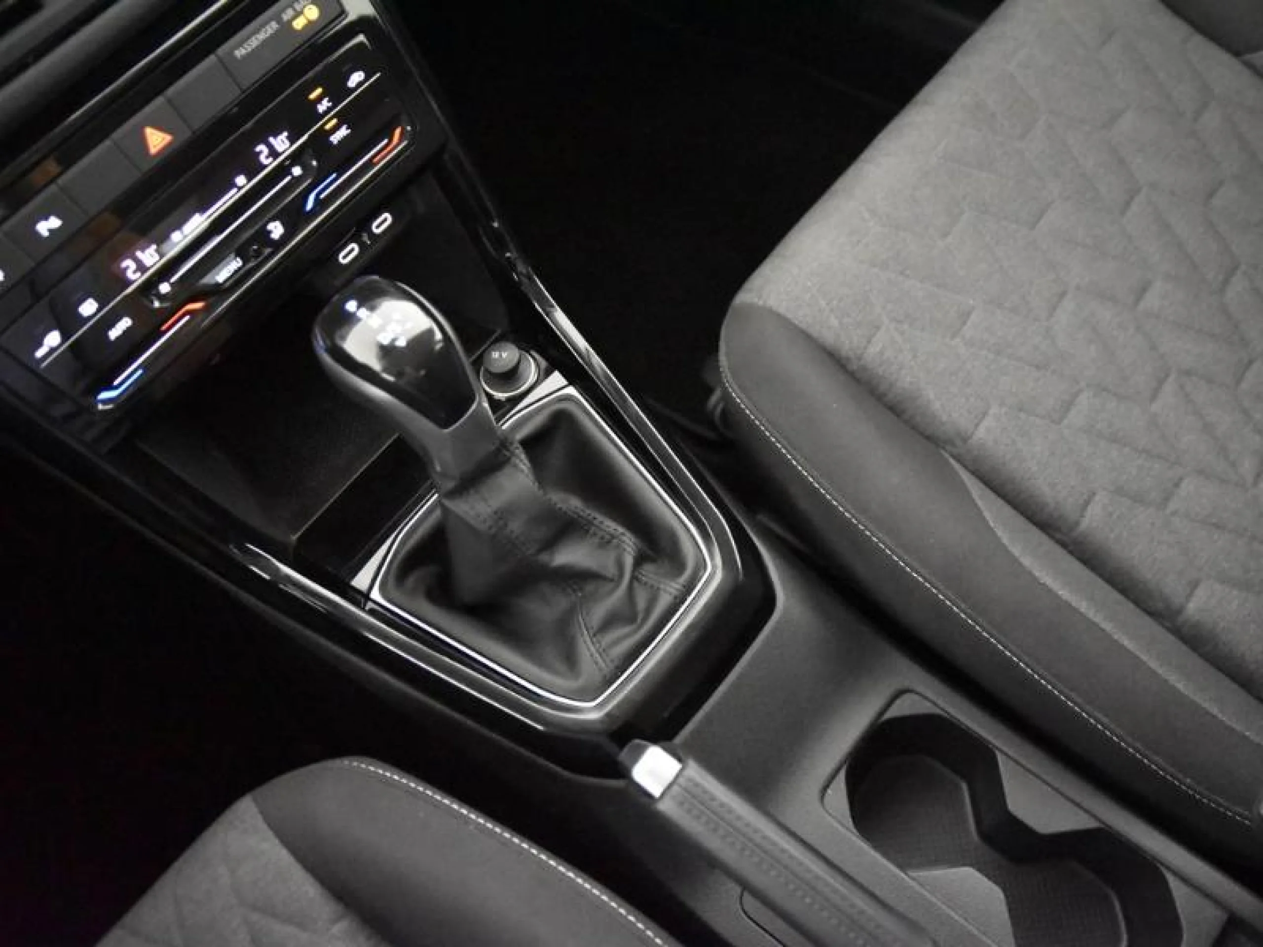 VOLKSWAGEN T CROSS LIFE 1.0 TSI 85KW (115CV) DSG - Foto 10