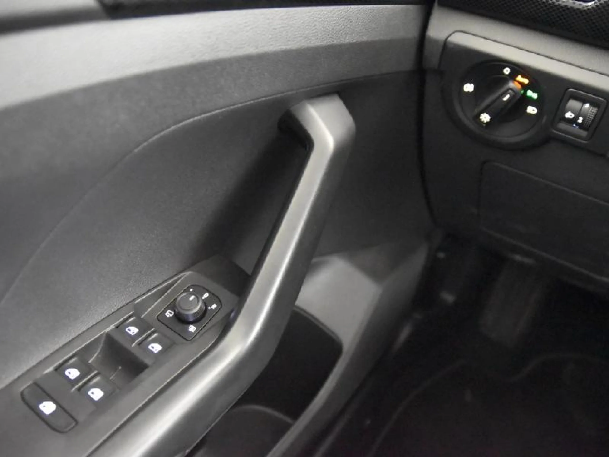 VOLKSWAGEN T CROSS LIFE 1.0 TSI 85KW (115CV) DSG - Foto 16