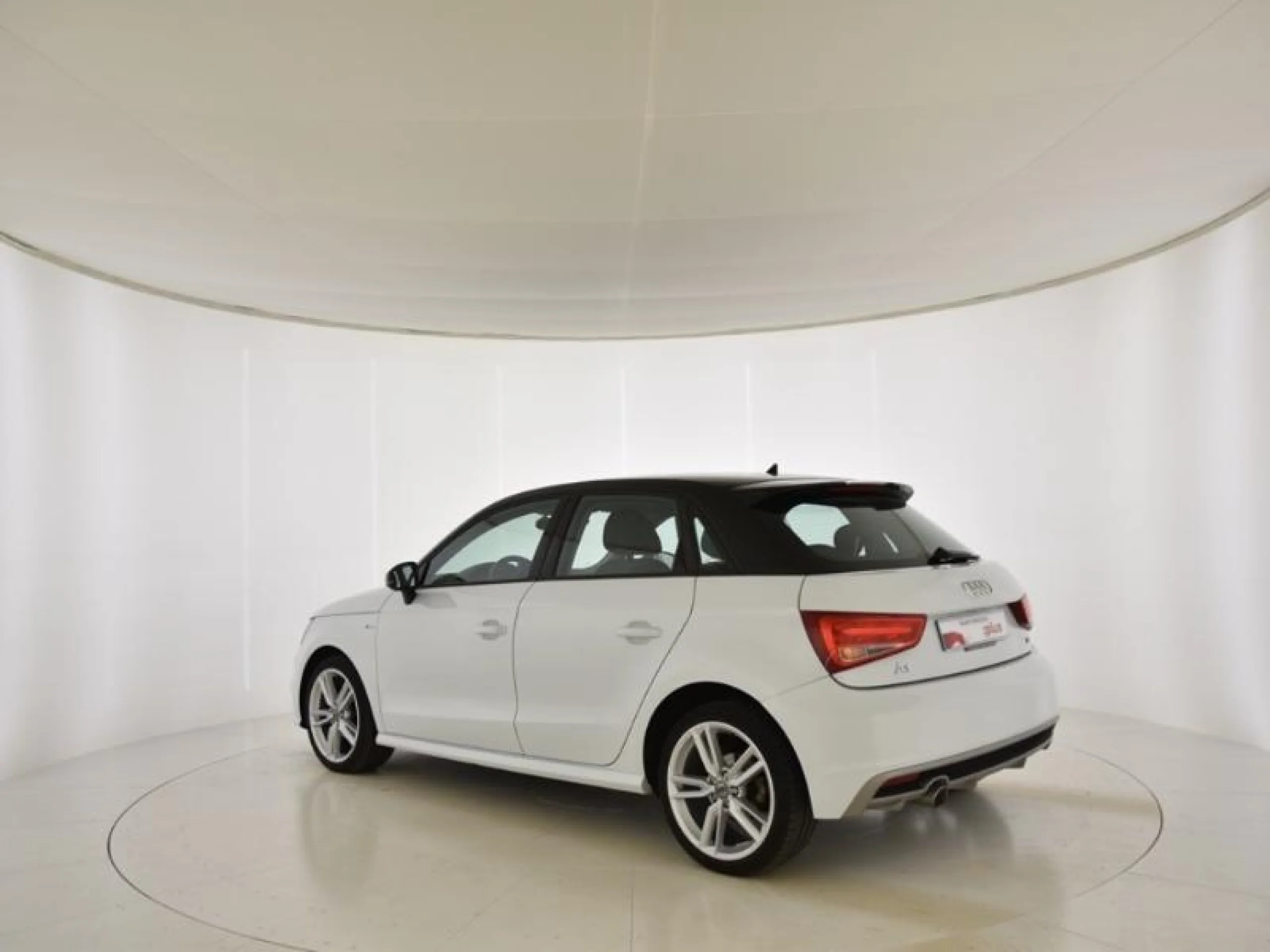 AUDI A1 ADRENALIN 1.4 TDI 66KW (90CV) SPORTBACK - Foto 2