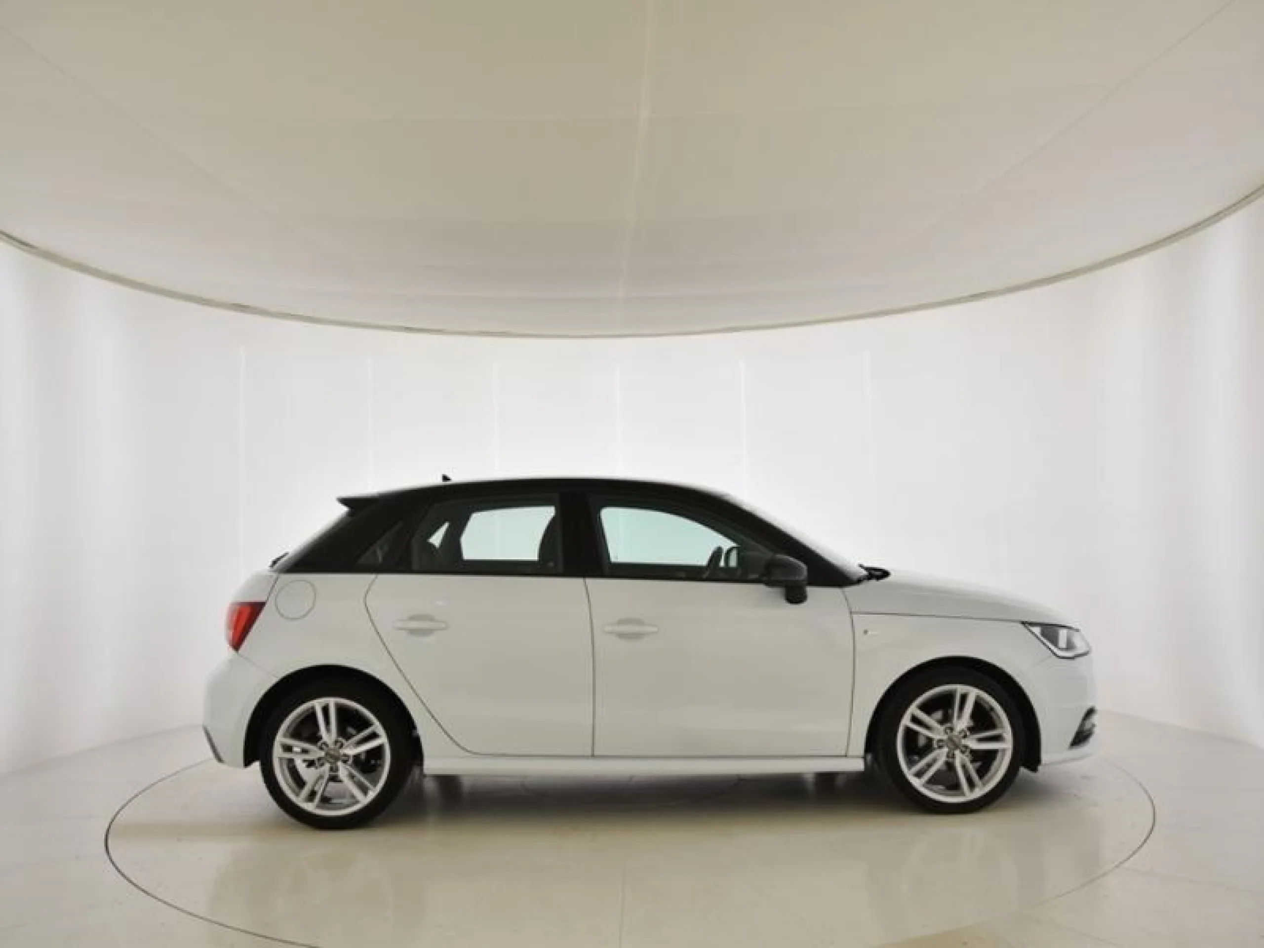 AUDI A1 ADRENALIN 1.4 TDI 66KW (90CV) SPORTBACK - Foto 3