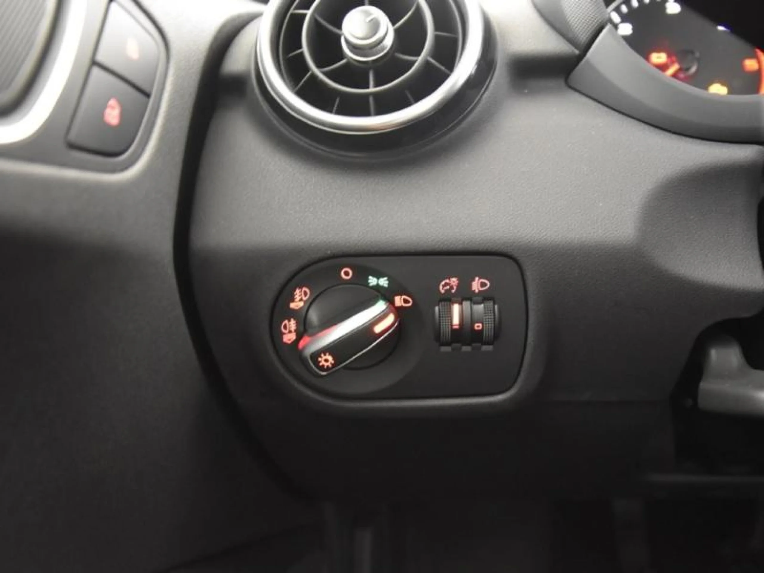 AUDI A1 ADRENALIN 1.4 TDI 66KW (90CV) SPORTBACK - Foto 16