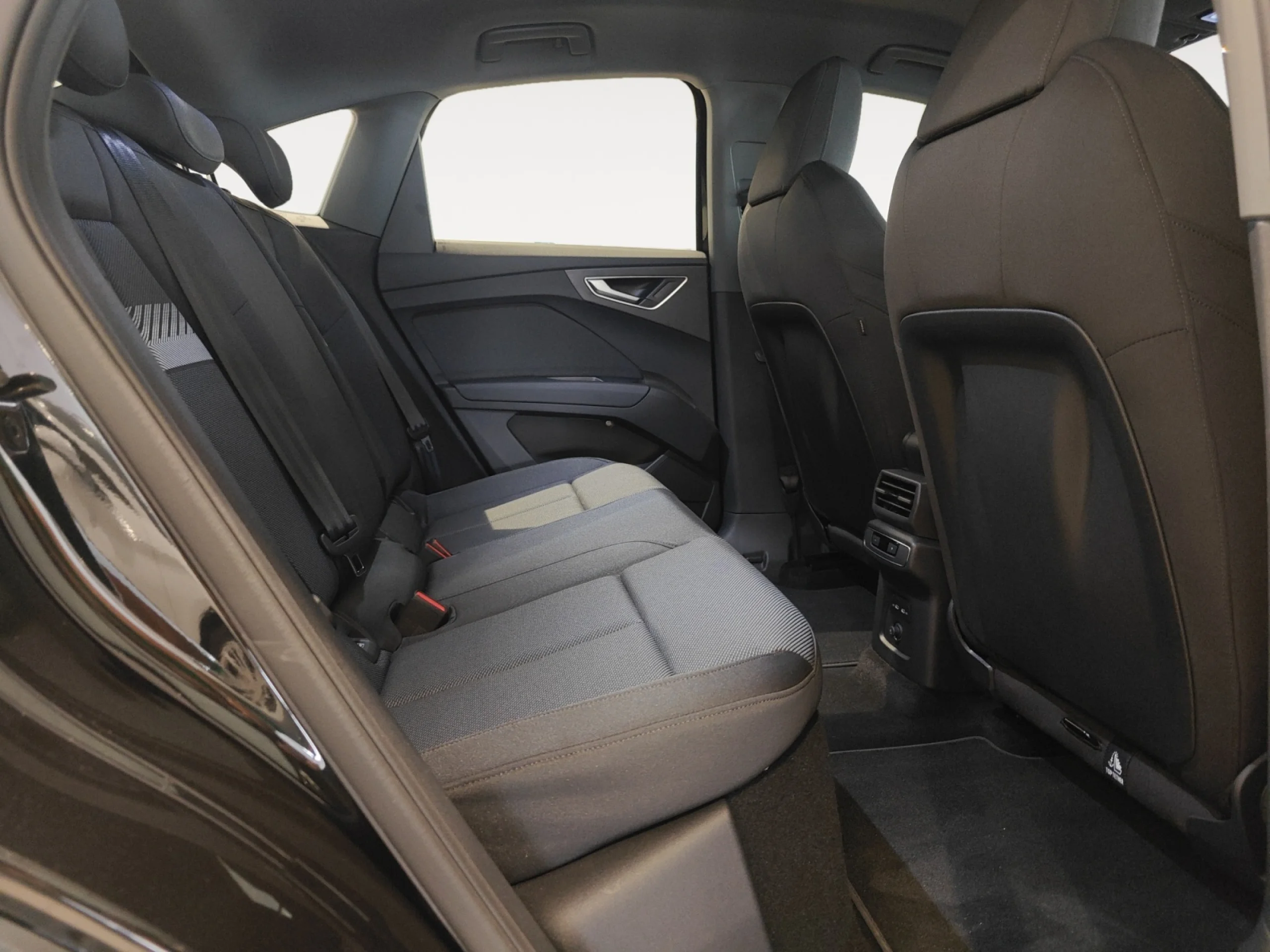 AUDI Q4 SPORTBACK E TRON GENUINE EDITION 45 E TRON 210KW 82KWH - Foto 9