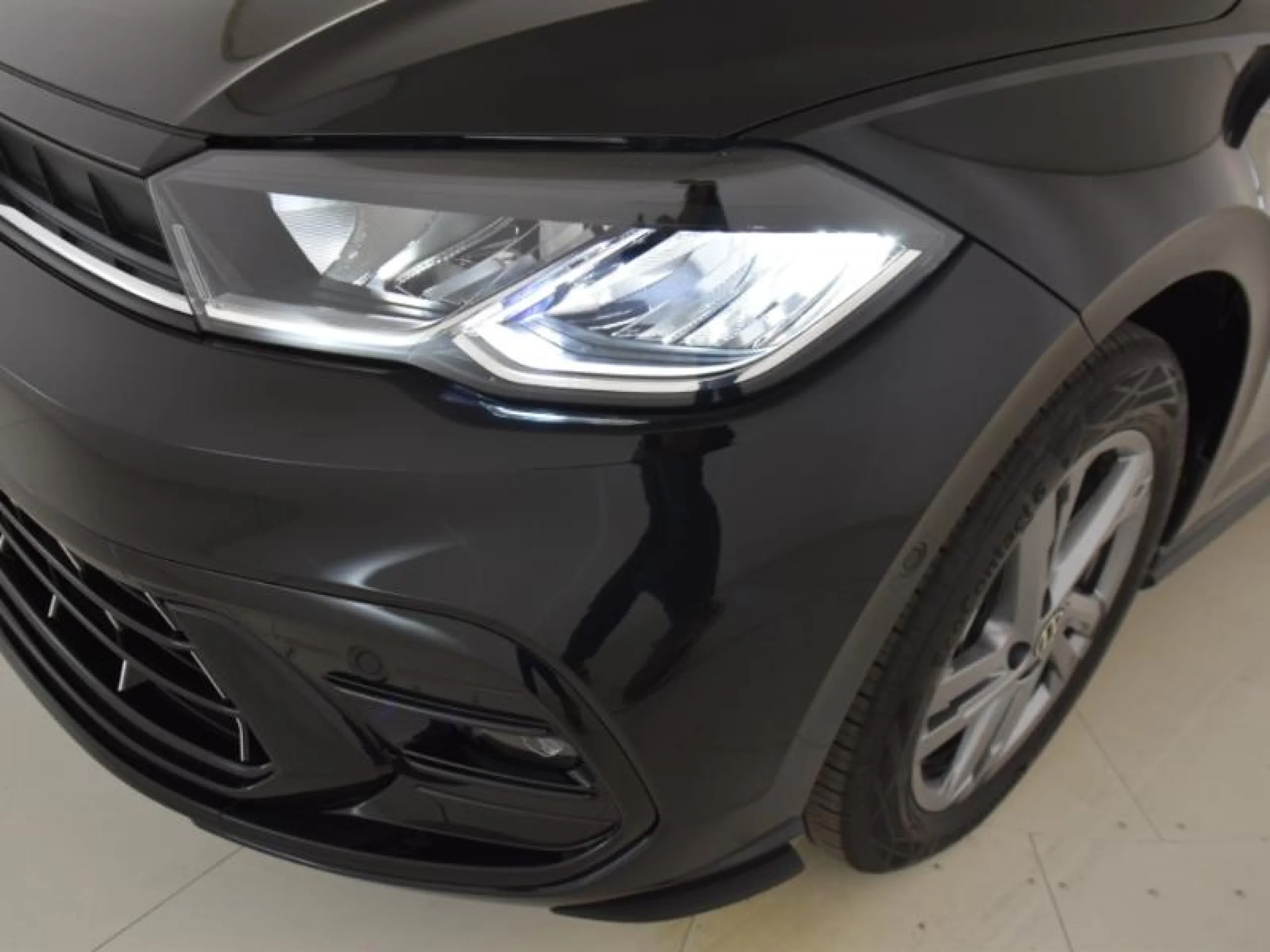 VOLKSWAGEN POLO R LINE 1.0 TSI 70KW (95CV) - Foto 17