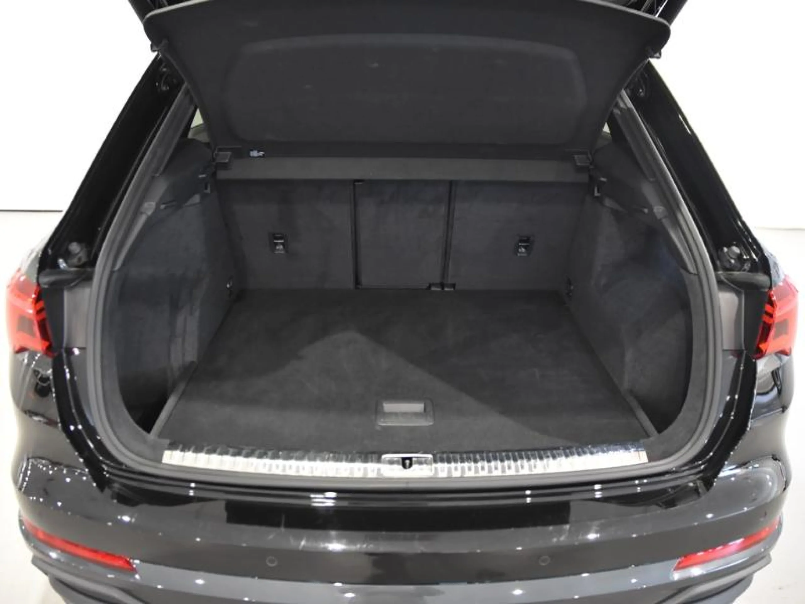 AUDI Q3 BLACK LINE 35 TDI 110KW (150CV) S TRONIC - Foto 7