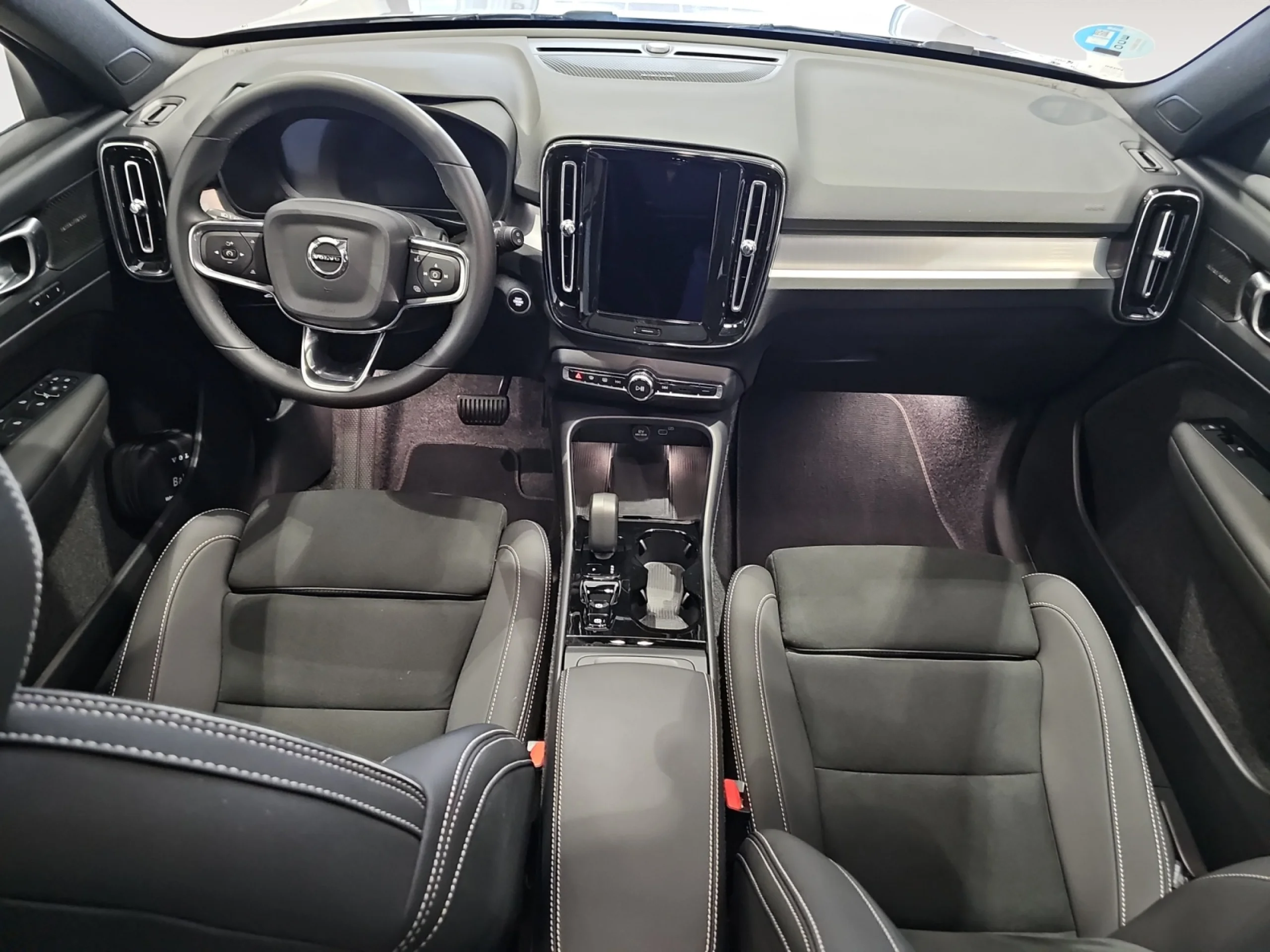 VOLVO XC40 2.0 B3 G PLUS DARK AUTO - Foto 4