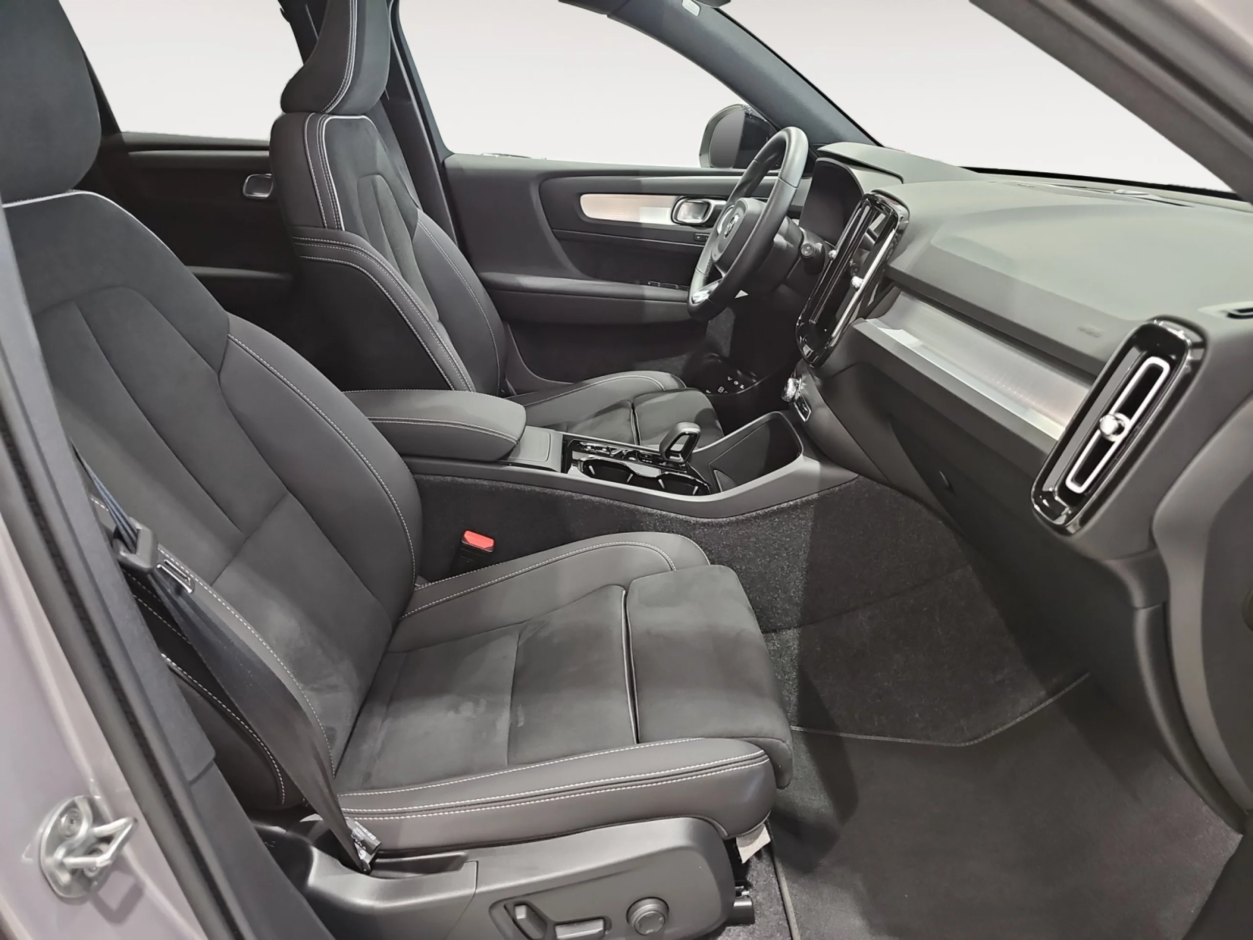 VOLVO XC40 2.0 B3 G PLUS DARK AUTO - Foto 5