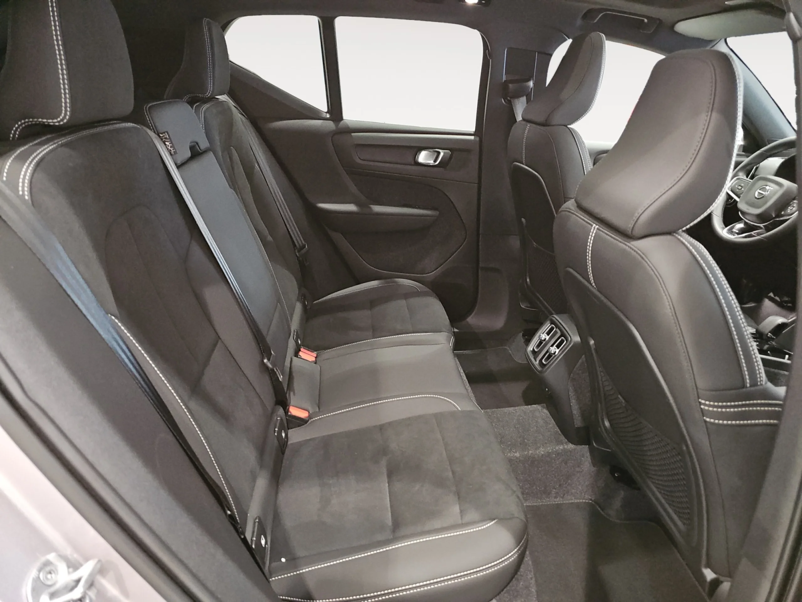 VOLVO XC40 2.0 B3 G PLUS DARK AUTO - Foto 6