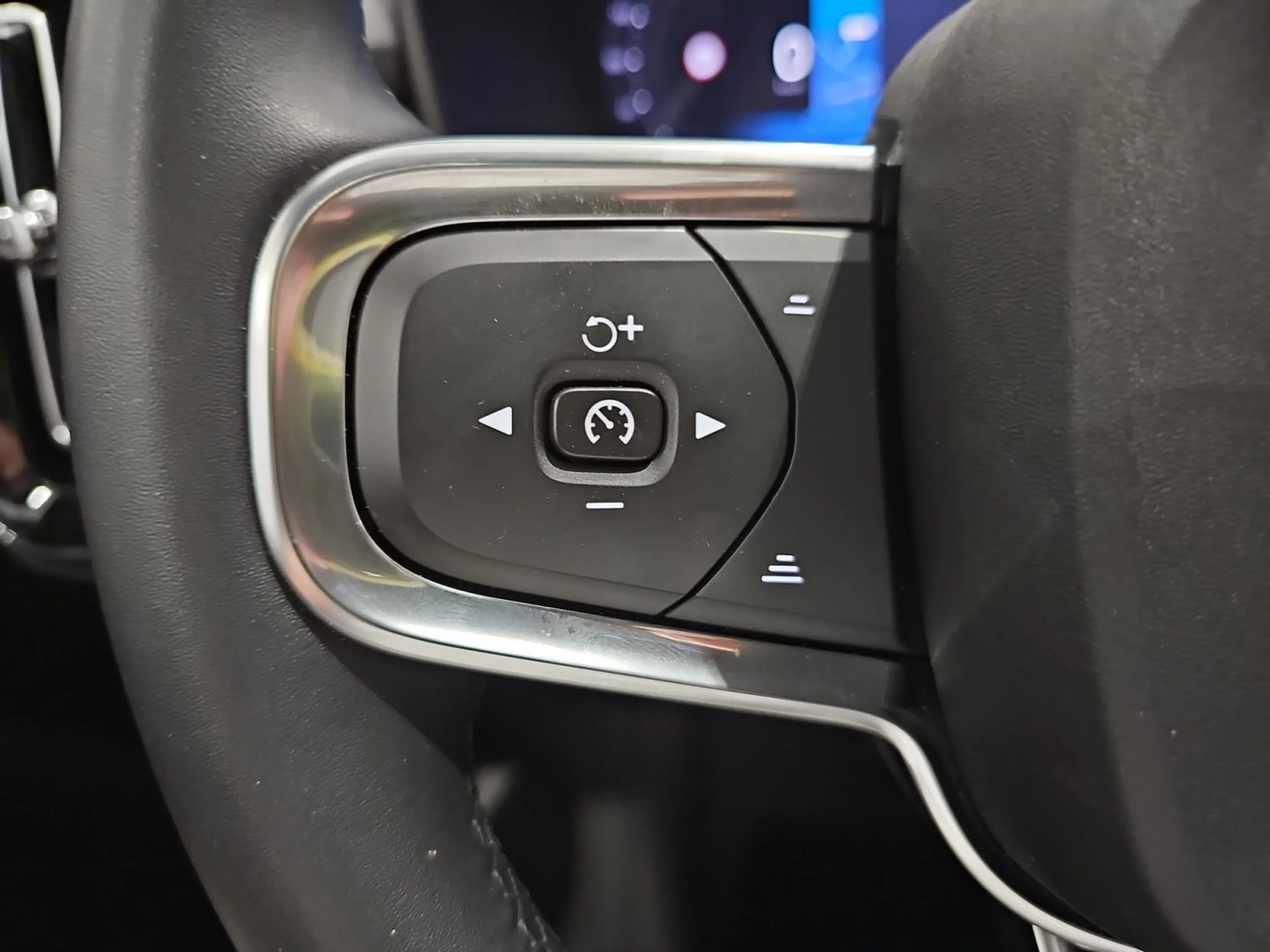 VOLVO XC40 2.0 B3 G PLUS DARK AUTO - Foto 12