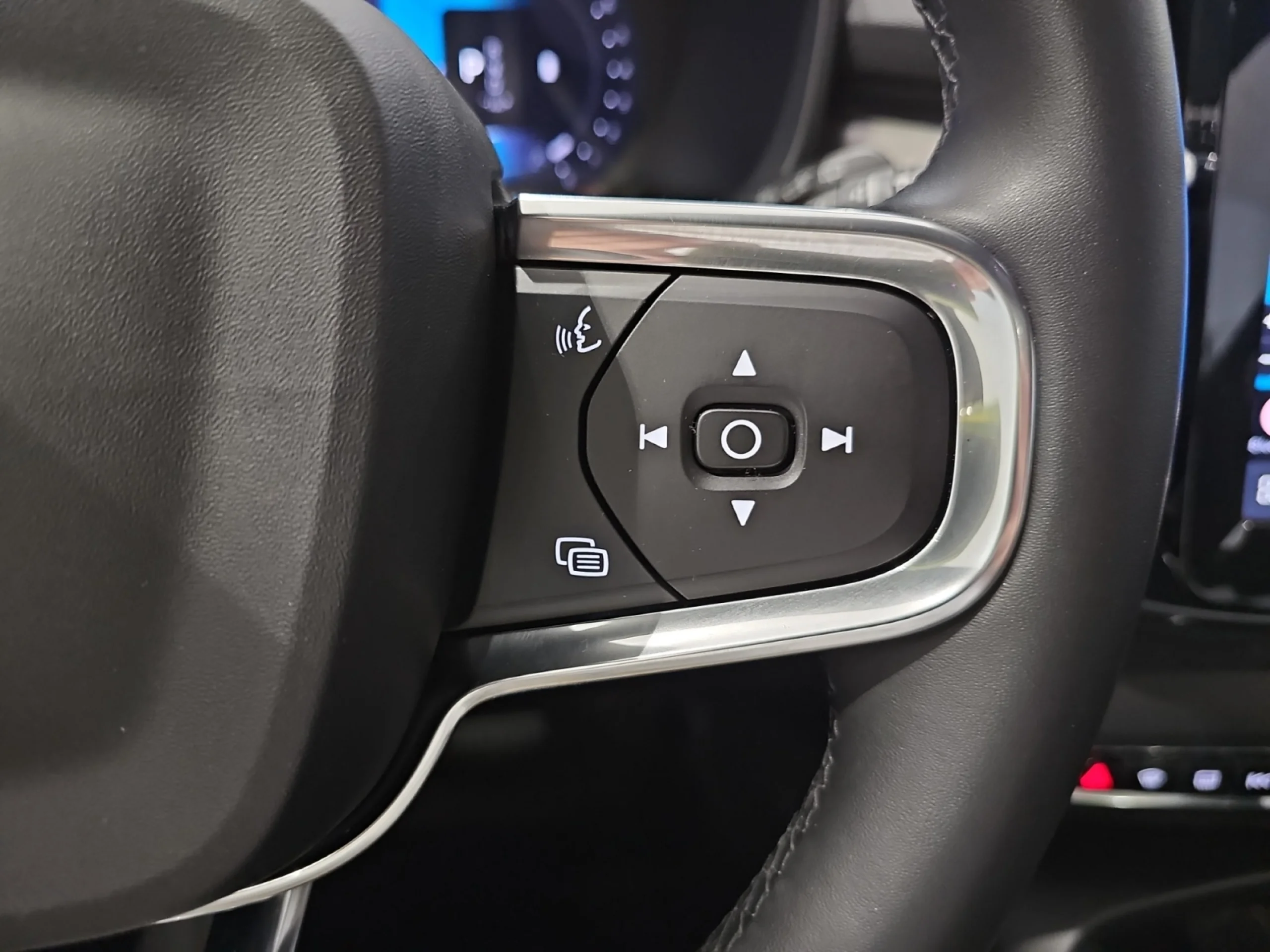 VOLVO XC40 2.0 B3 G PLUS DARK AUTO - Foto 13