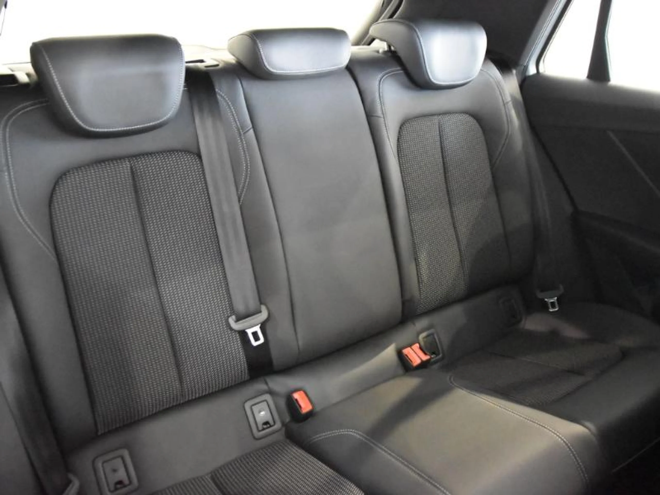 AUDI Q2 ADRENALIN BLACK E 35 TFSI 110KW S TRONIC - Foto 5