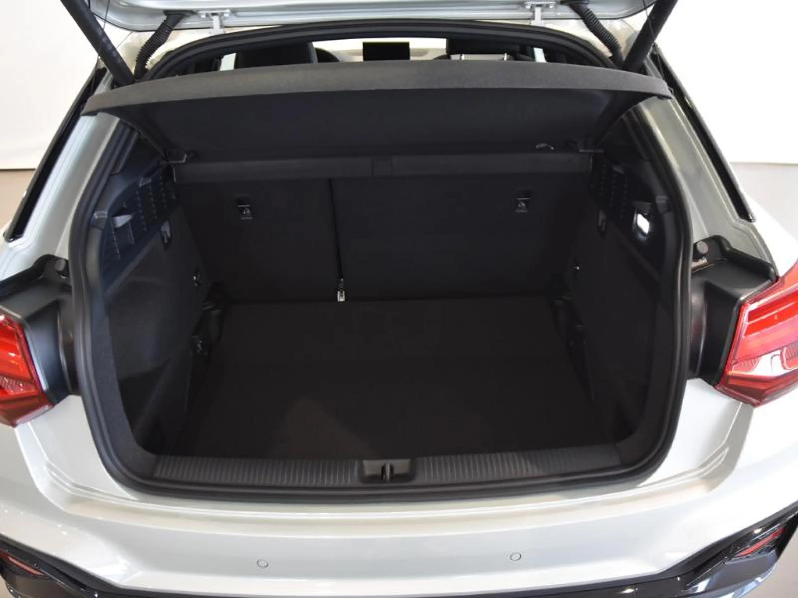 AUDI Q2 ADRENALIN BLACK E 35 TFSI 110KW S TRONIC - Foto 7