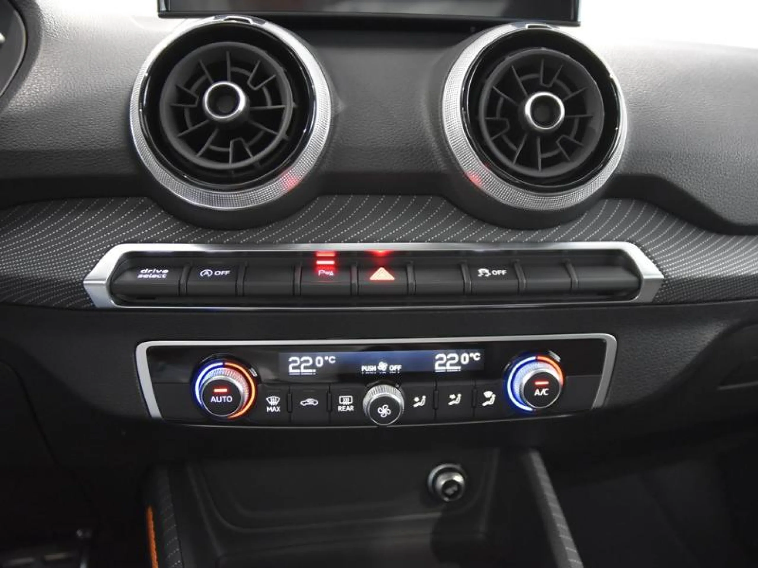 AUDI Q2 ADRENALIN BLACK E 35 TFSI 110KW S TRONIC - Foto 12